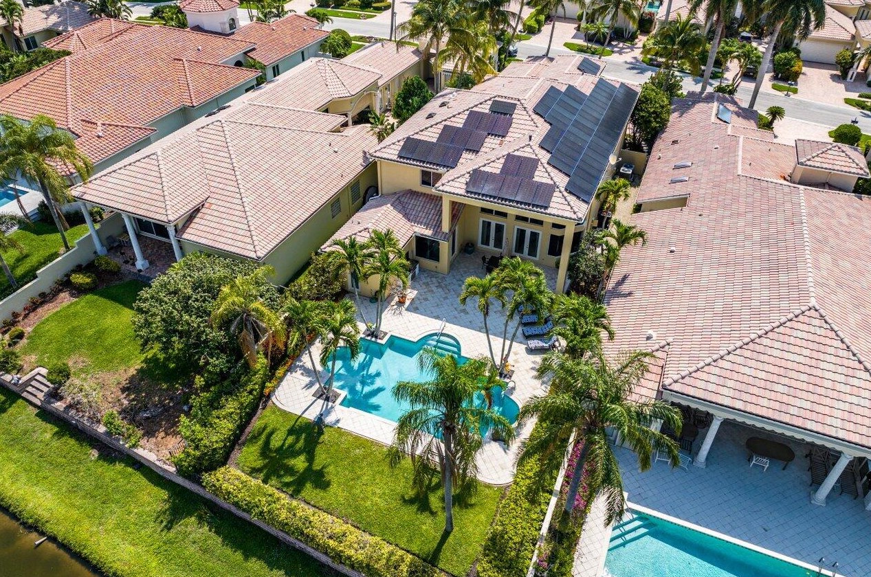 13 Is Dr, Boynton Beach FL 33435-3310 exterior