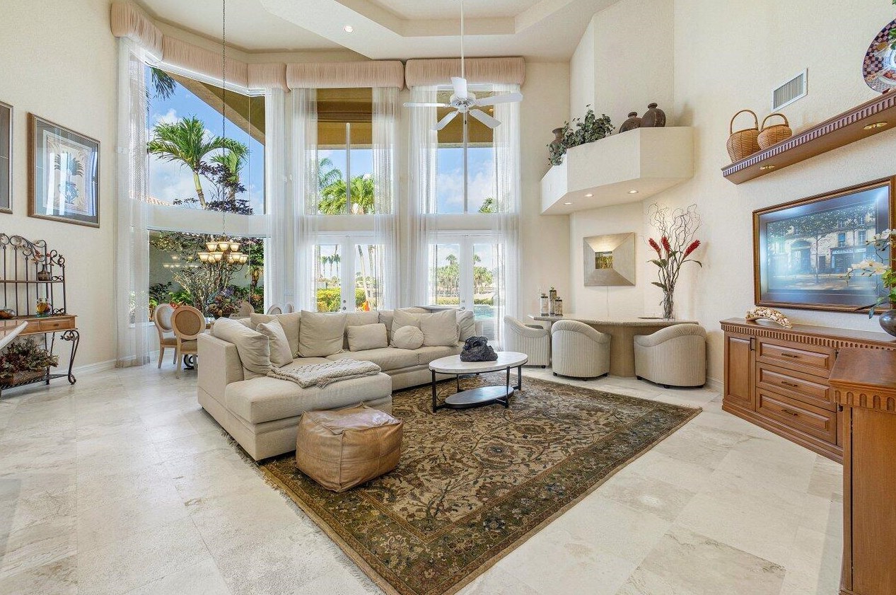 13 Is Dr, Boynton Beach FL 33435-3310 exterior