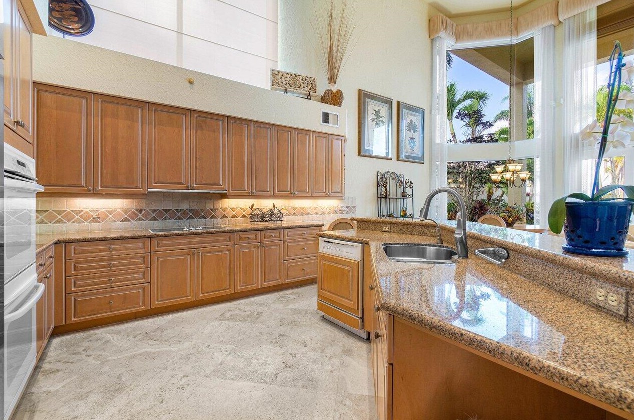 13 Is Dr, Boynton Beach FL 33435-3310 exterior