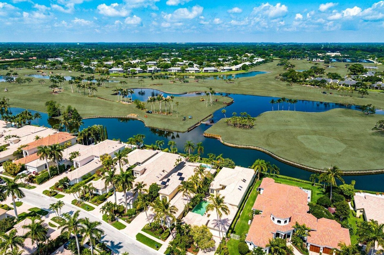 13 Is Dr, Boynton Beach FL 33435-3310 exterior