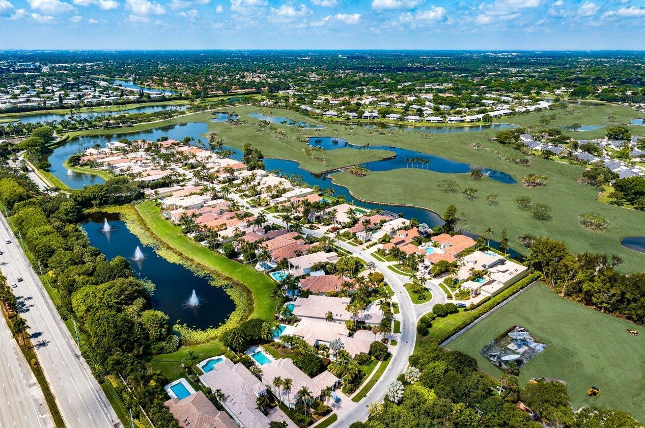 13 Is Dr, Boynton Beach FL 33435-3310 exterior