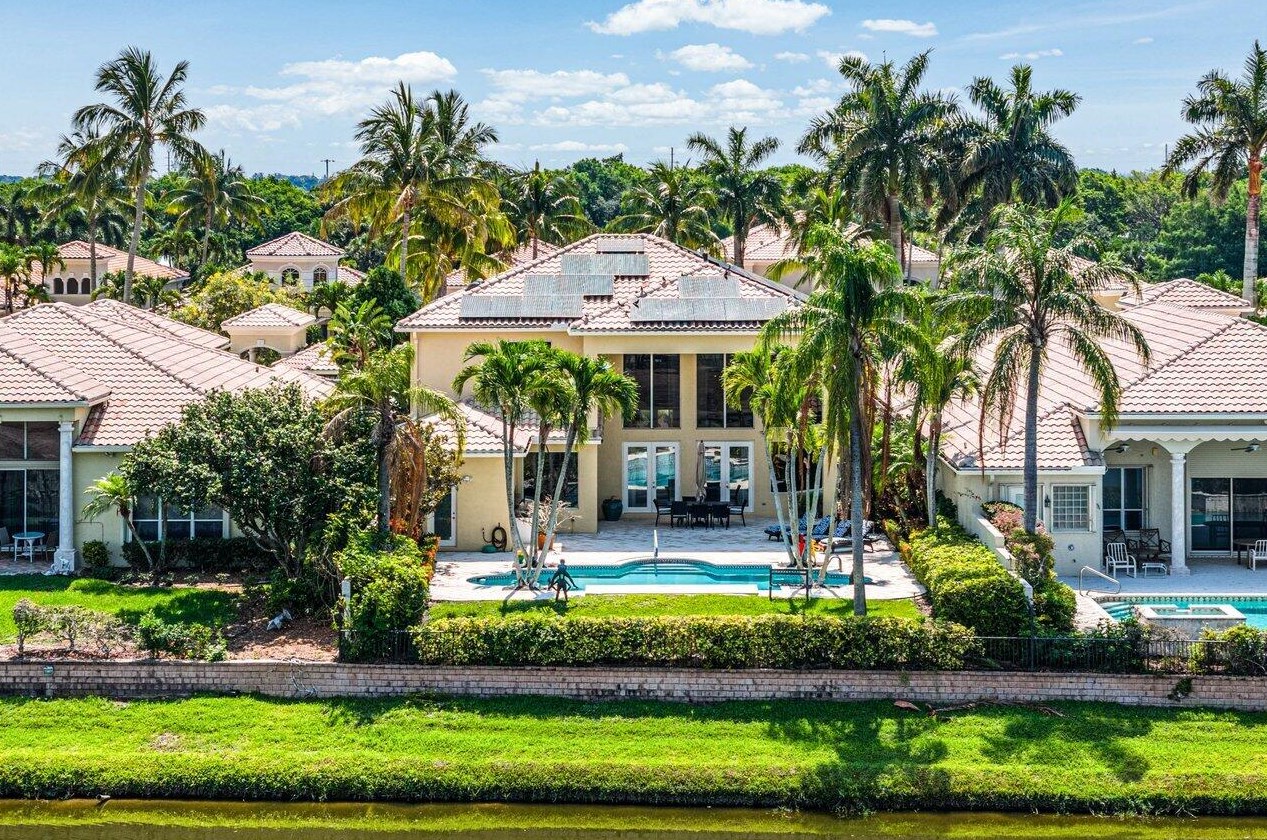 13 Is Dr, Boynton Beach FL 33435-3310 exterior