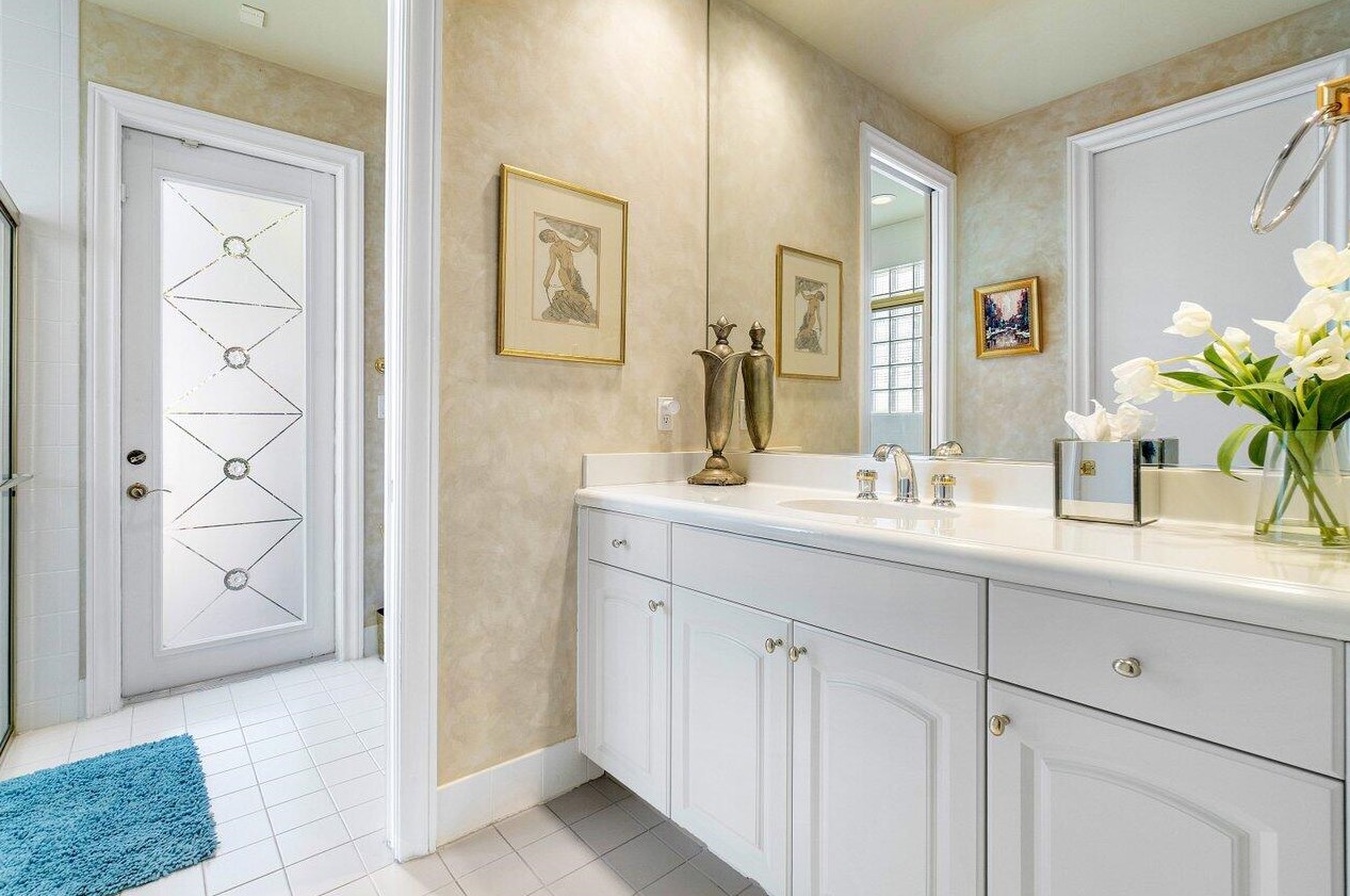 13 Is Dr, Boynton Beach FL 33435-3310 exterior