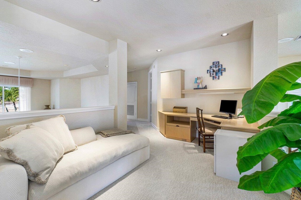 13 Is Dr, Boynton Beach FL 33435-3310 exterior