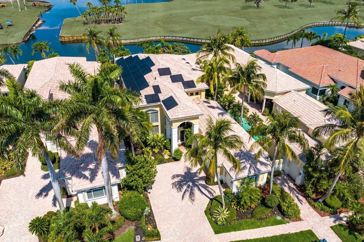 13 Is Dr, Boynton Beach FL 33435-3310 exterior