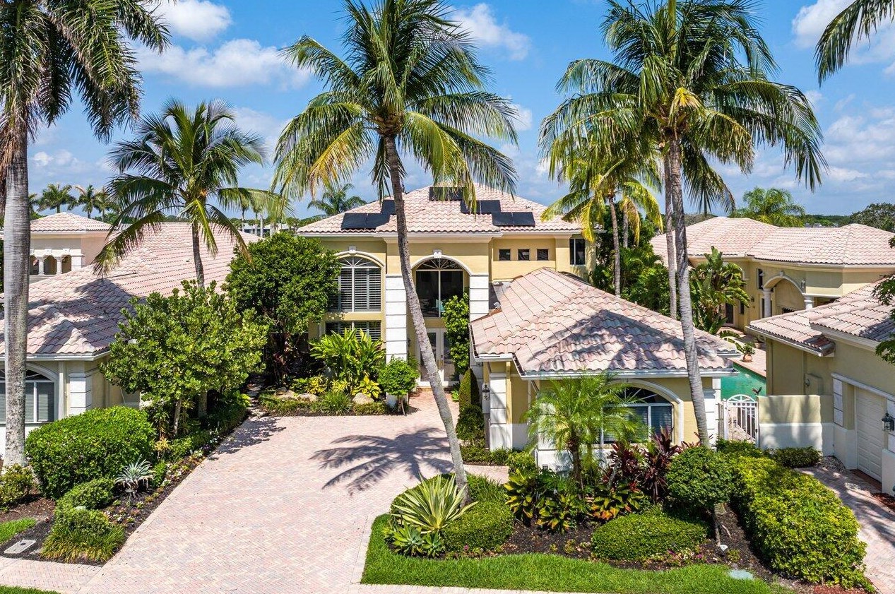 13 Is Dr, Boynton Beach FL 33435-3310 exterior