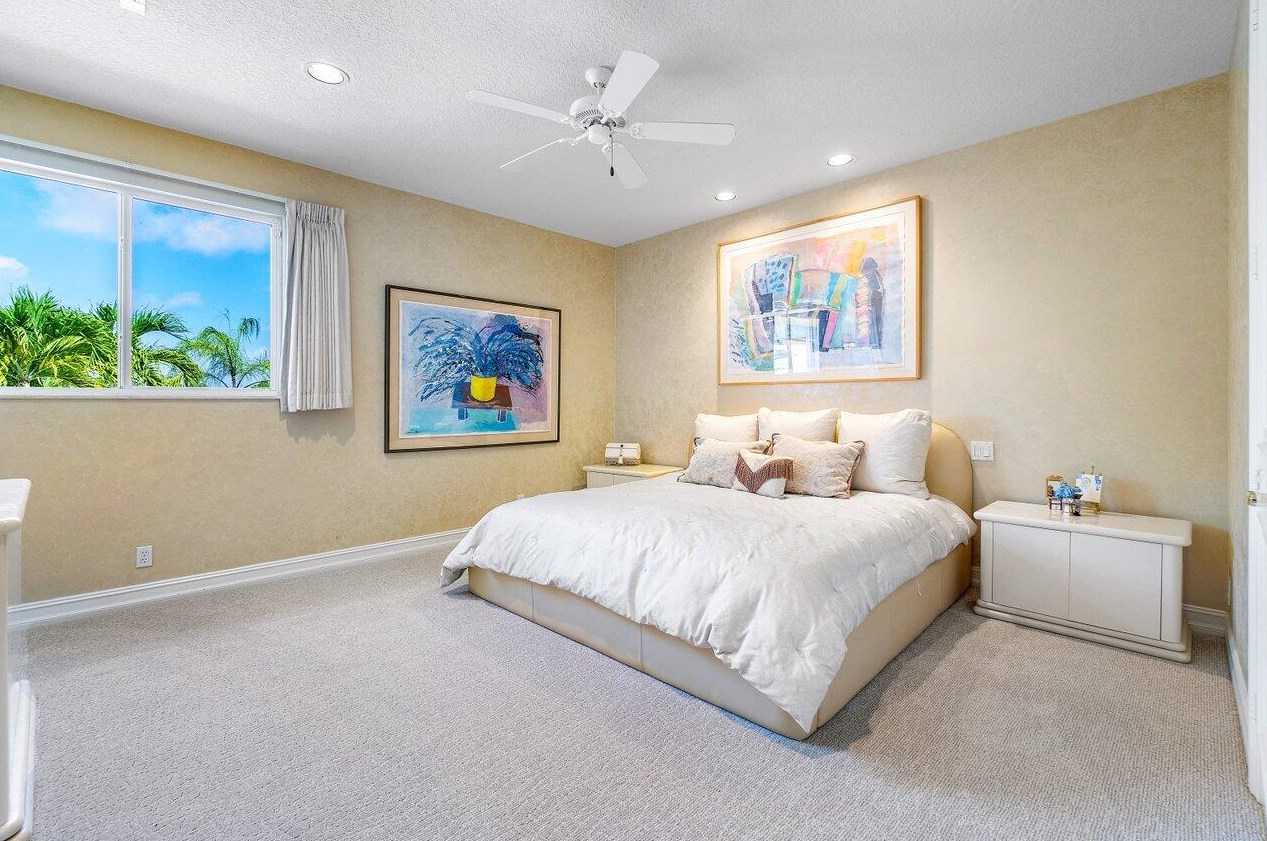 13 Is Dr, Boynton Beach FL 33435-3310 exterior