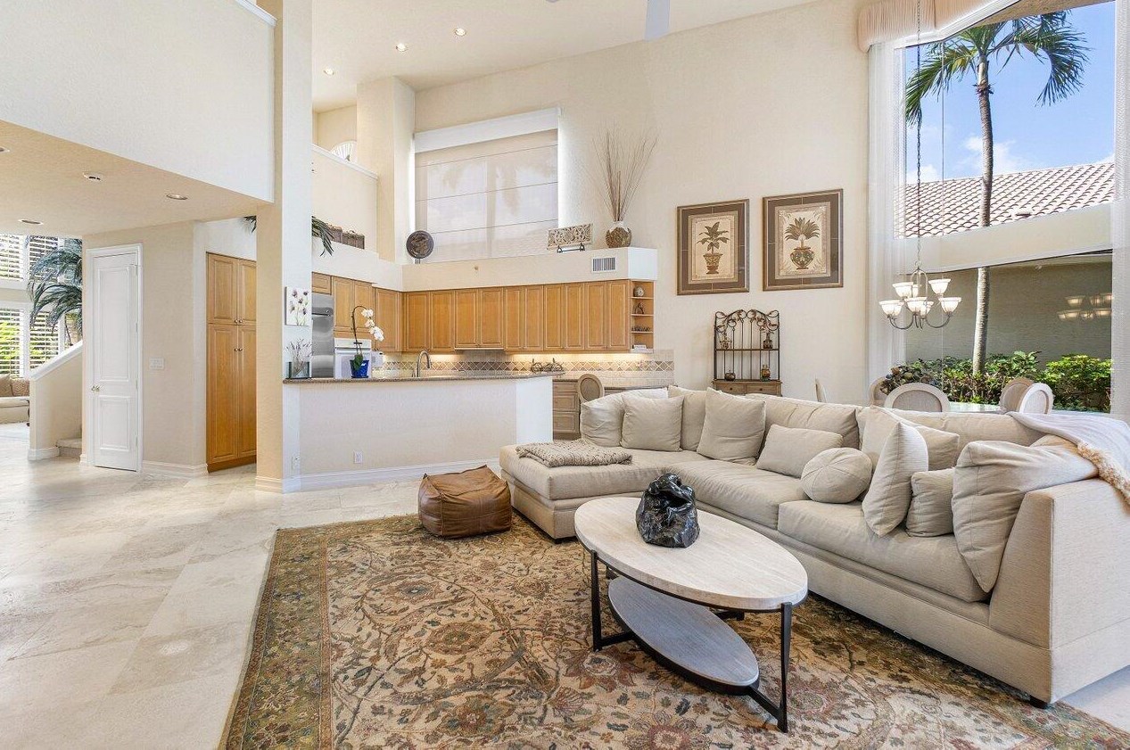 13 Is Dr, Boynton Beach FL 33435-3310 exterior