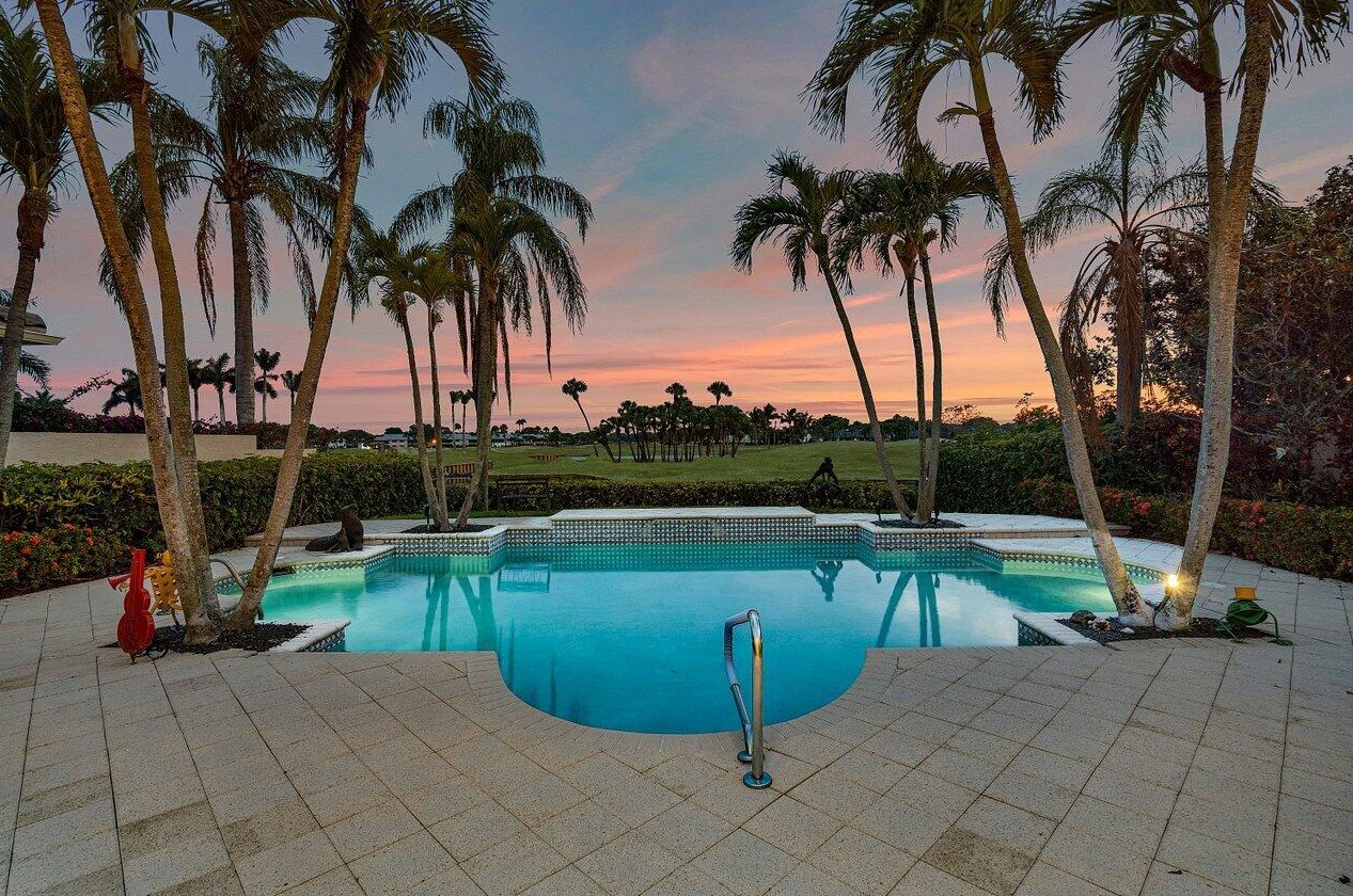 13 Is Dr, Boynton Beach FL 33435-3310 exterior