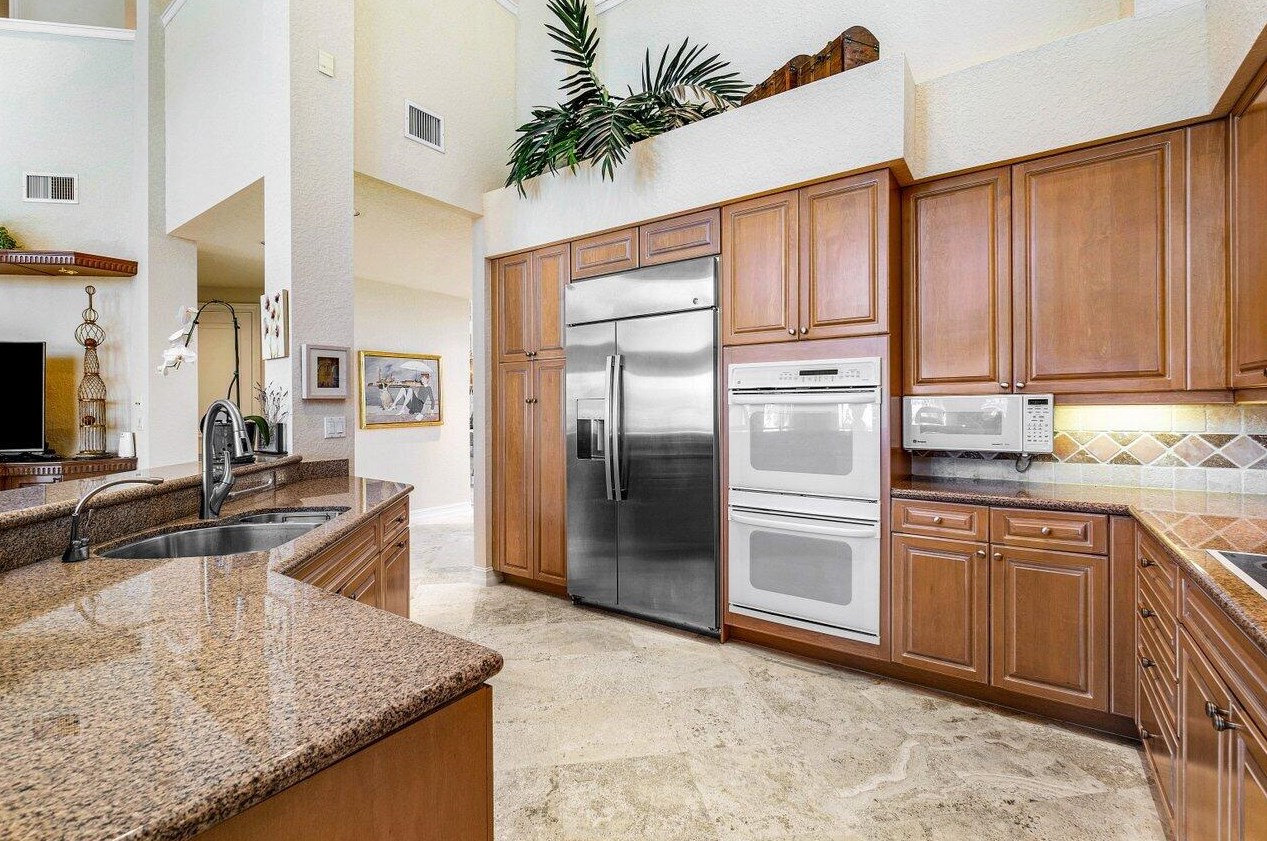 13 Is Dr, Boynton Beach FL 33435-3310 exterior