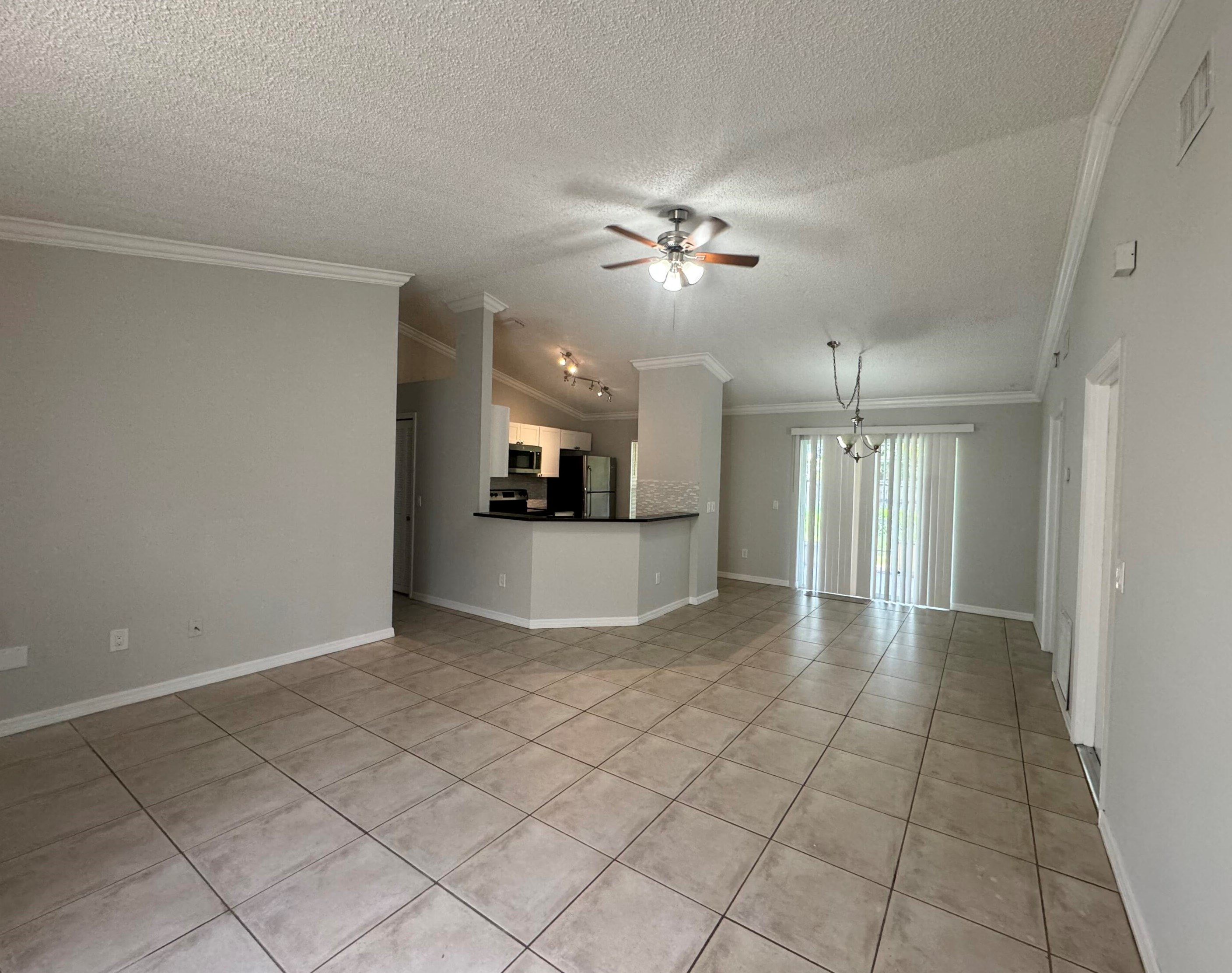 1632 Bascom Ave, Fort Pierce, FL 34953-1170