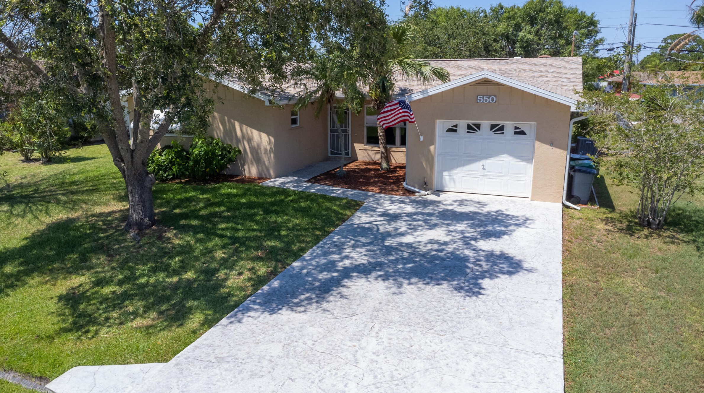 550 Anchor Ln, Fort Pierce FL  34983-2202 exterior