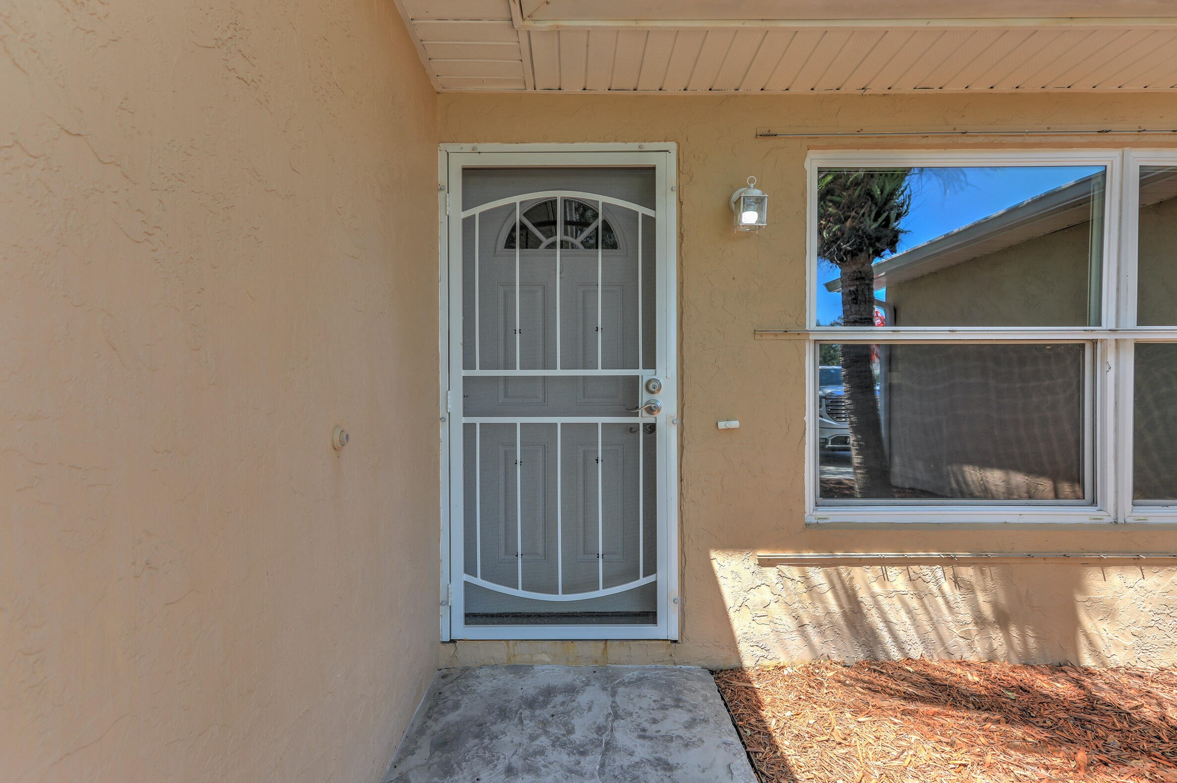 550 Anchor Ln, Fort Pierce FL  34983-2202 exterior