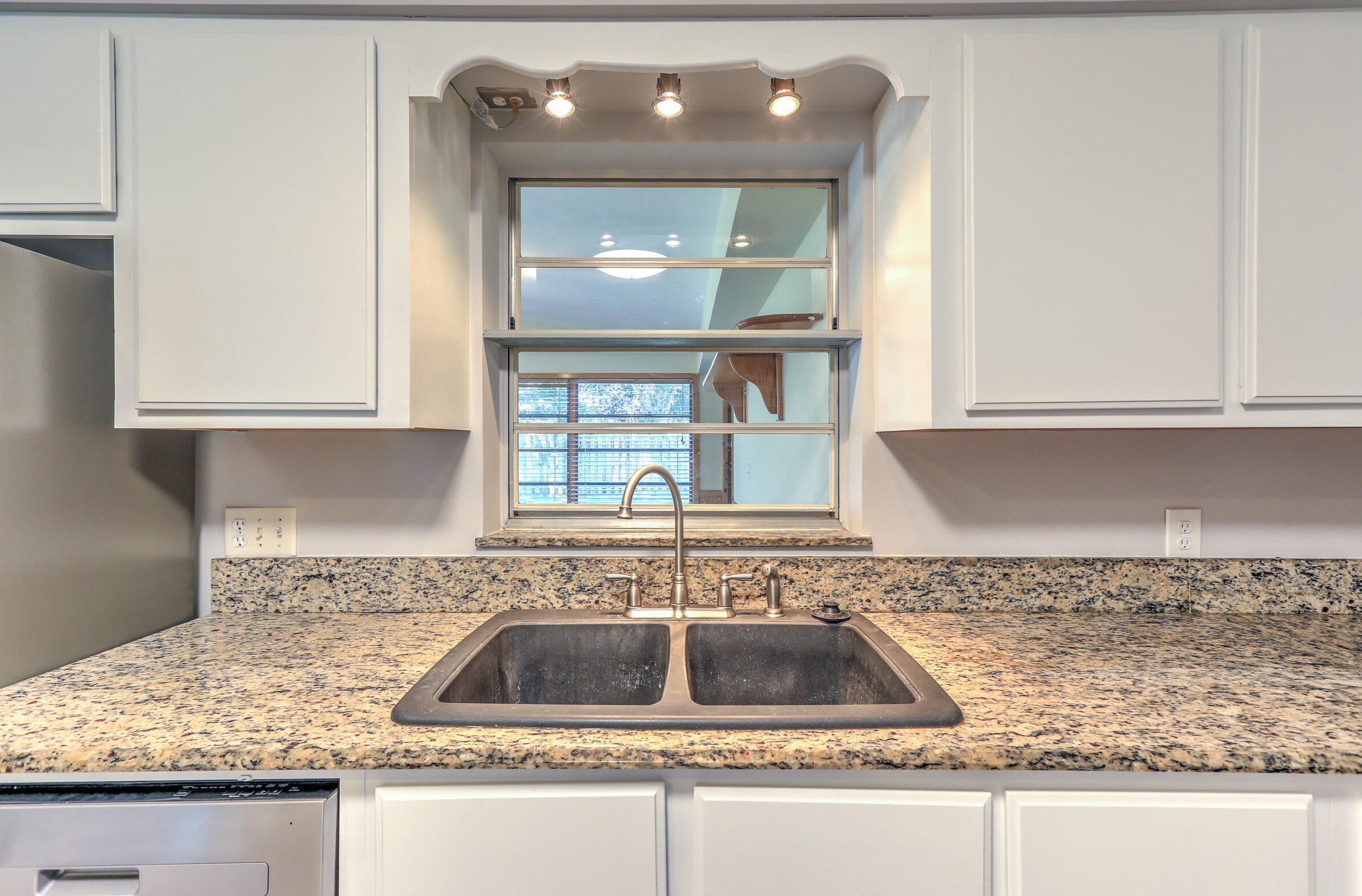 550 Anchor Ln, Fort Pierce FL  34983-2202 exterior