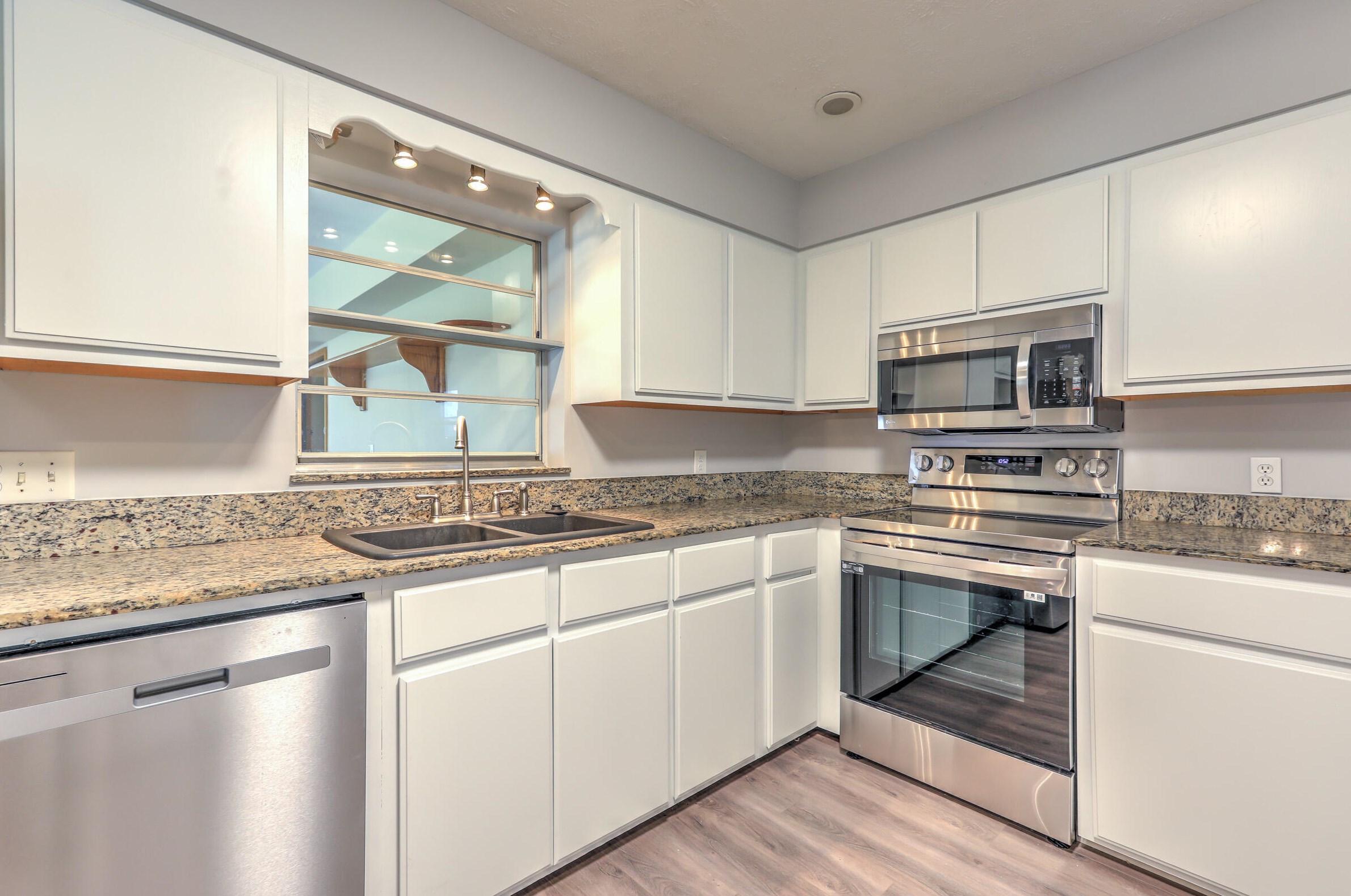 550 Anchor Ln, Fort Pierce FL  34983-2202 exterior