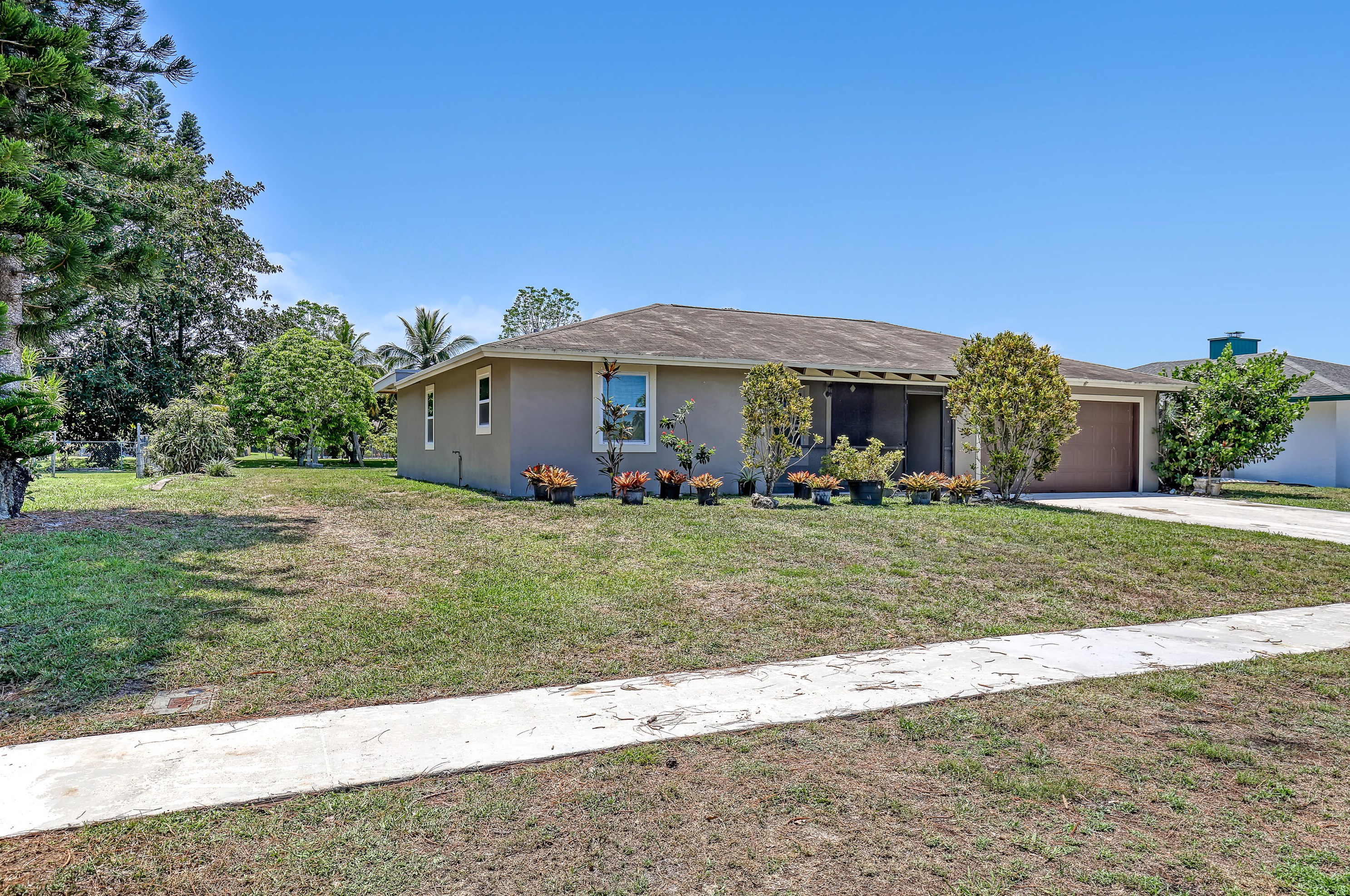 128 Barcelona Dr, West Palm Beach, FL 33411-1313