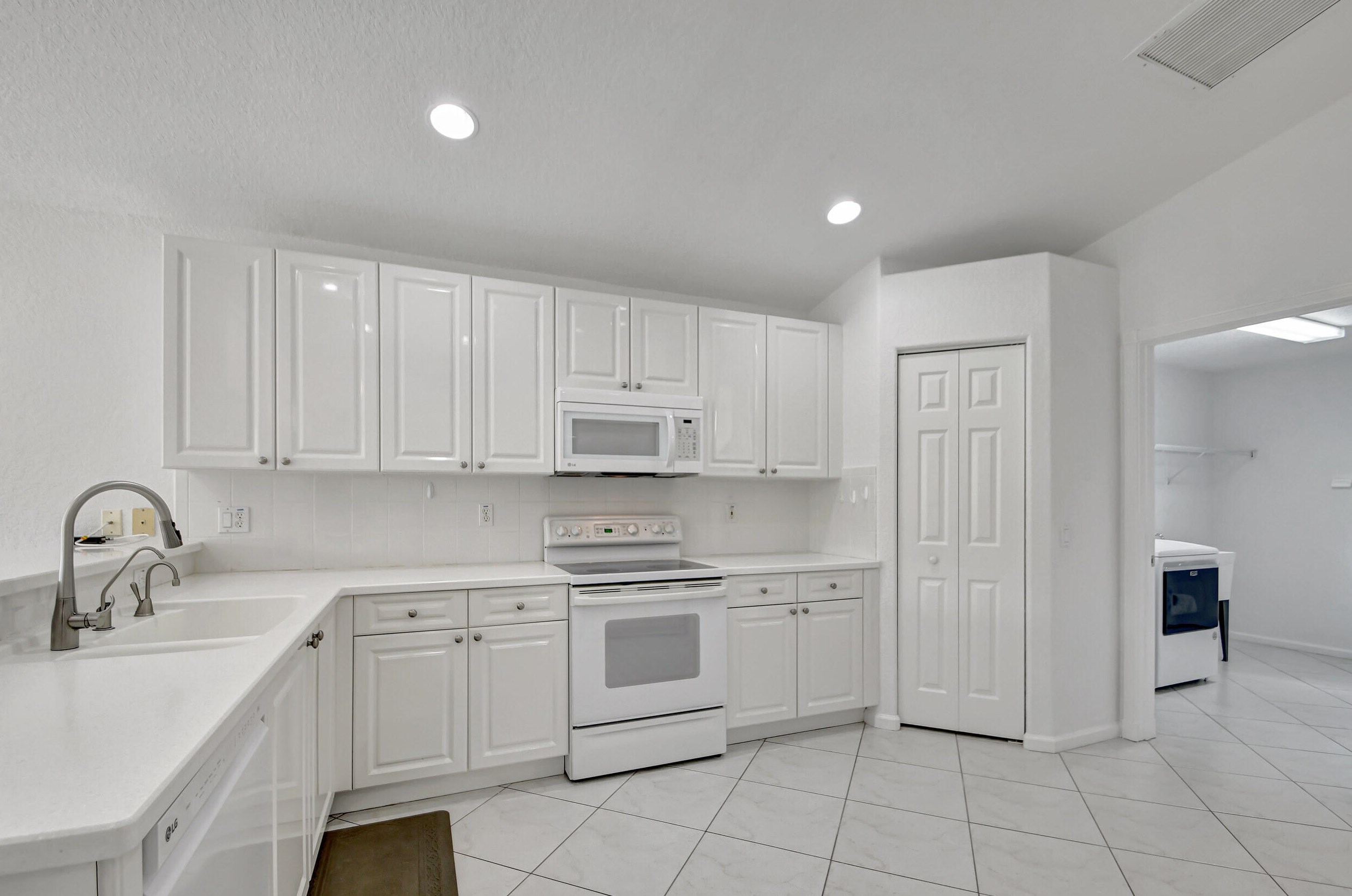 7433 Lahana Cir, Boynton Beach FL 33437-7173 exterior