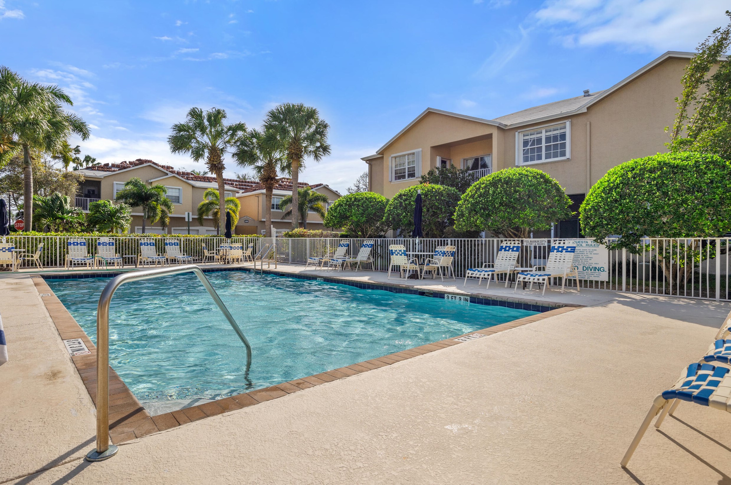 103 Lighthouse Cir, Jupiter FL  33469-4702 exterior