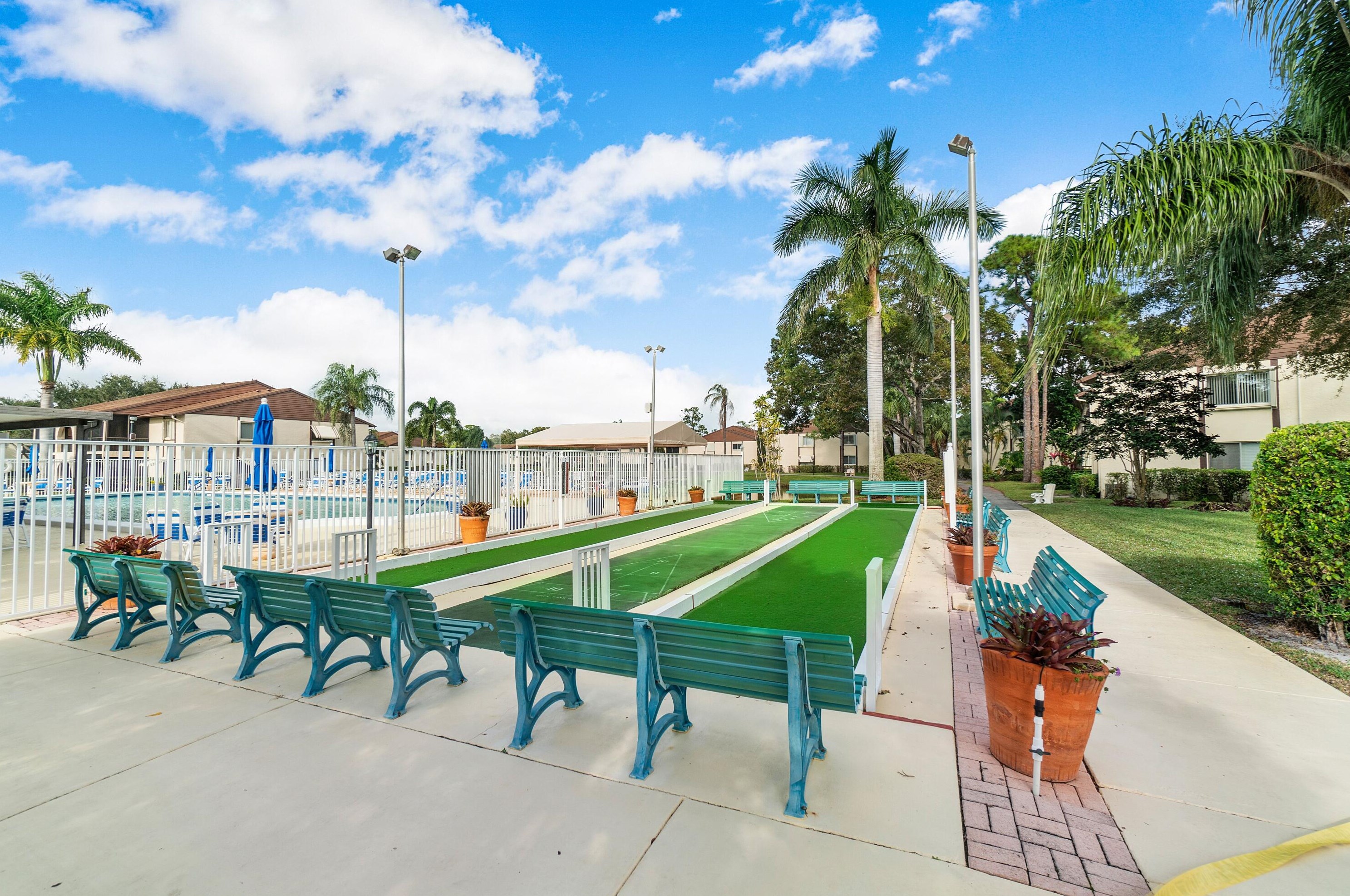 140 Lake Pine Cir, Lake Worth FL  33463-5128 exterior