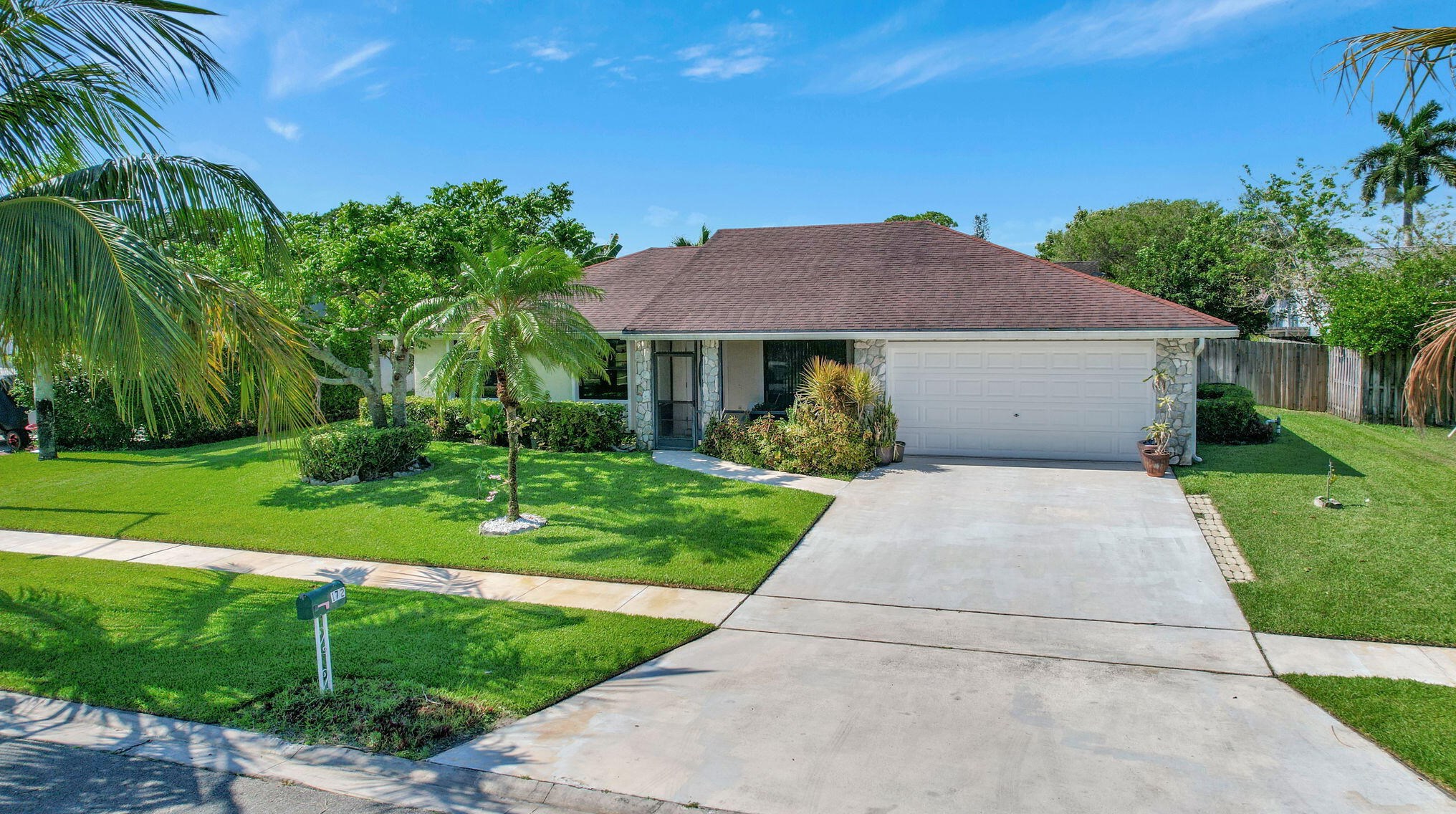 172 Roycourt Cir, West Palm Beach, FL 33411-8296