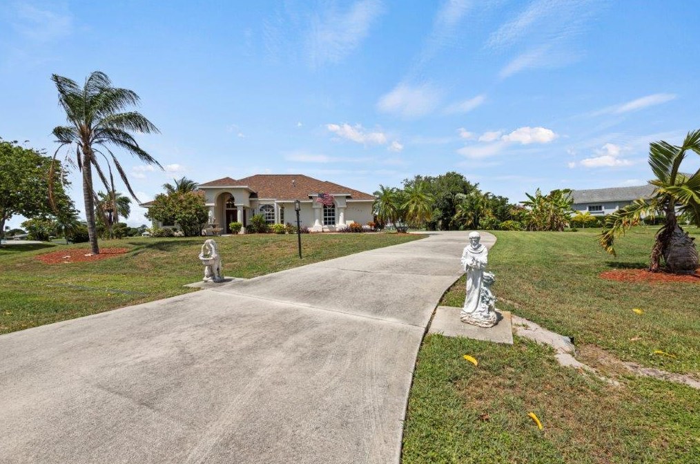 2889 Card Ct, Fort Pierce, FL 34984-6356
