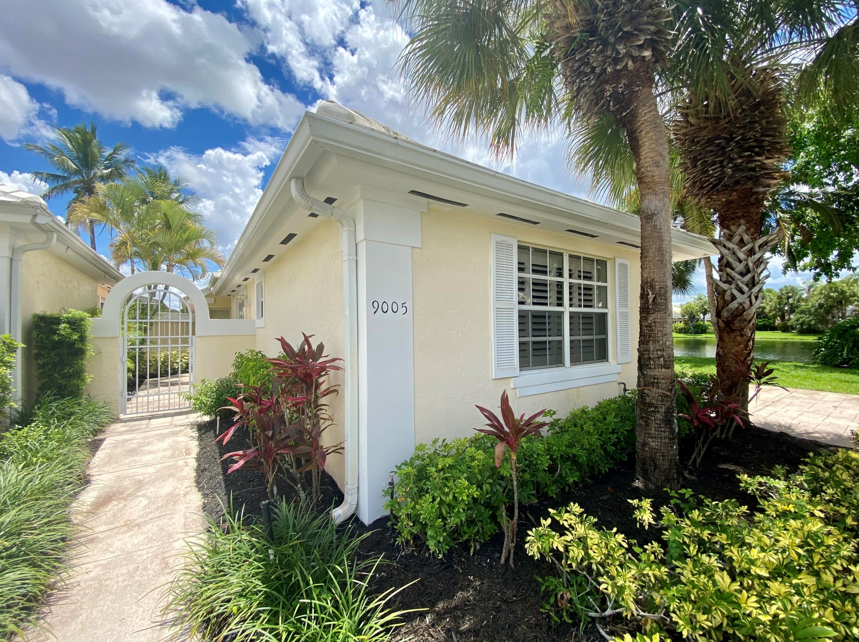 9005 Baybury Ln, West Palm Beach, FL 33411