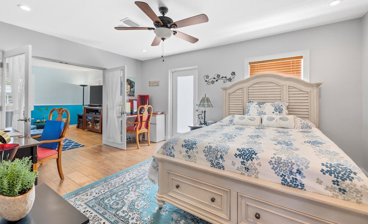 4466 Pne Gdn Ln, Lake Worth FL  33467-3908 exterior