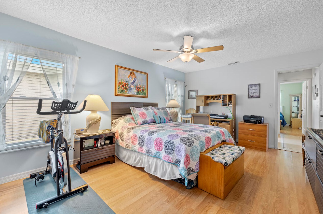 4466 Pne Gdn Ln, Lake Worth FL  33467-3908 exterior