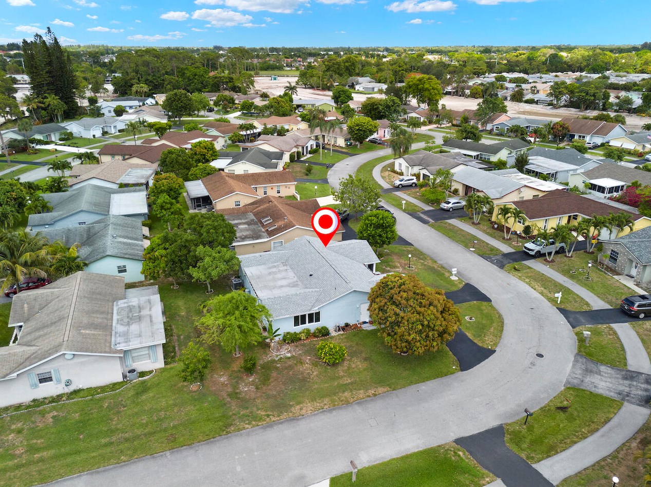 4466 Pne Gdn Ln, Lake Worth FL  33467-3908 exterior