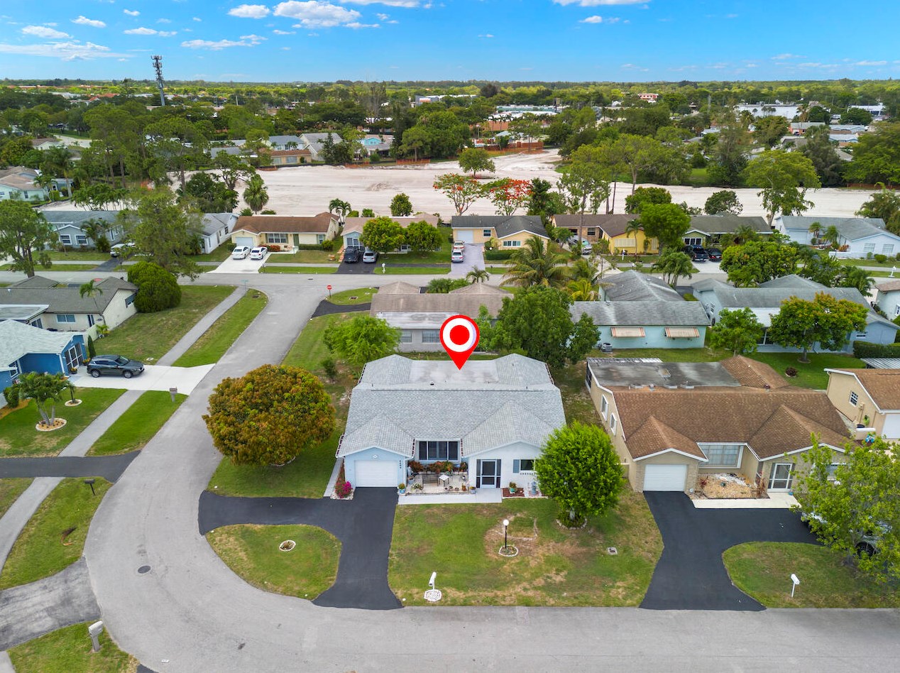 4466 Pne Gdn Ln, Lake Worth FL  33467-3908 exterior