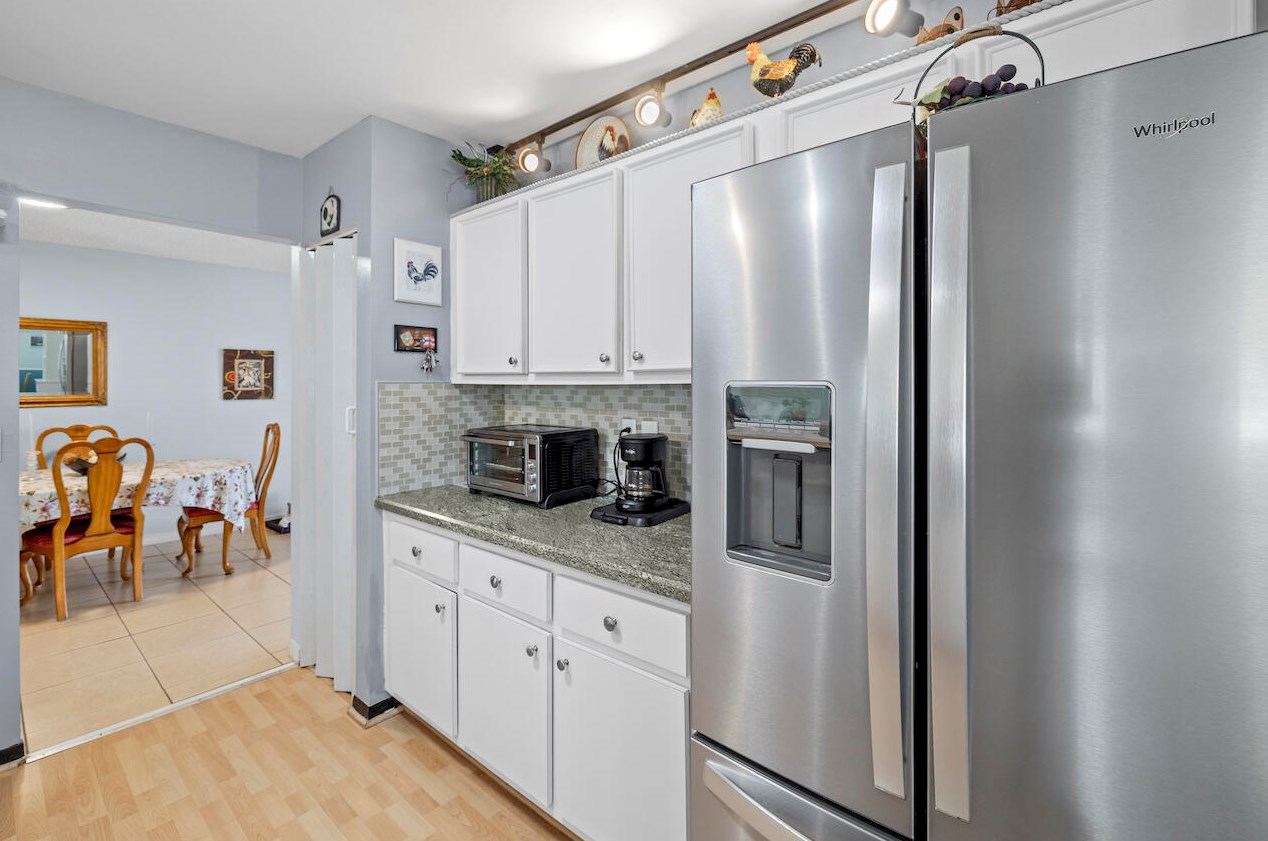 4466 Pne Gdn Ln, Lake Worth FL  33467-3908 exterior