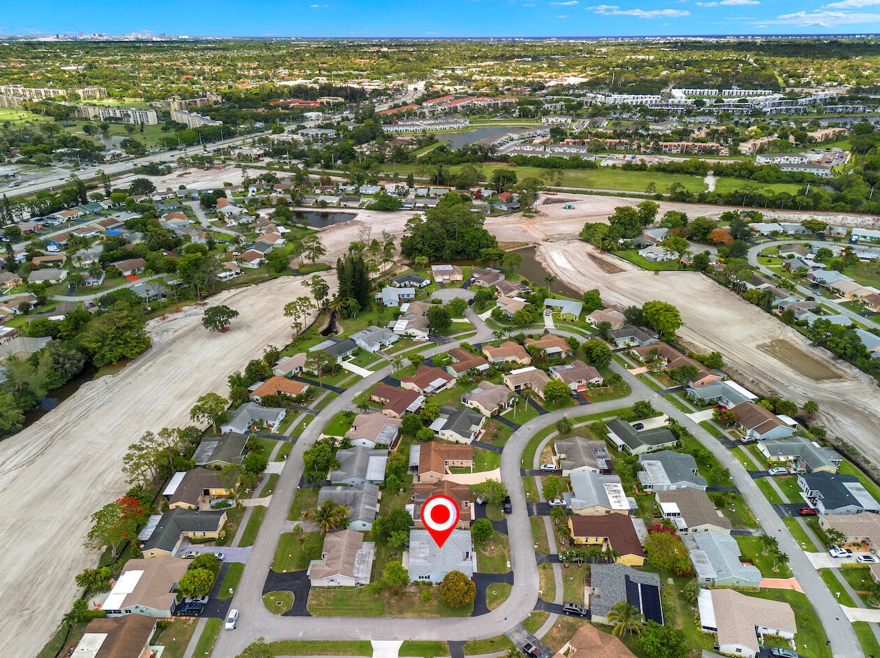 4466 Pne Gdn Ln, Lake Worth FL  33467-3908 exterior