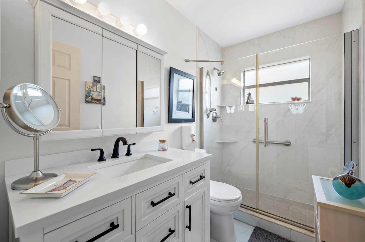 4466 Pne Gdn Ln, Lake Worth FL  33467-3908 exterior