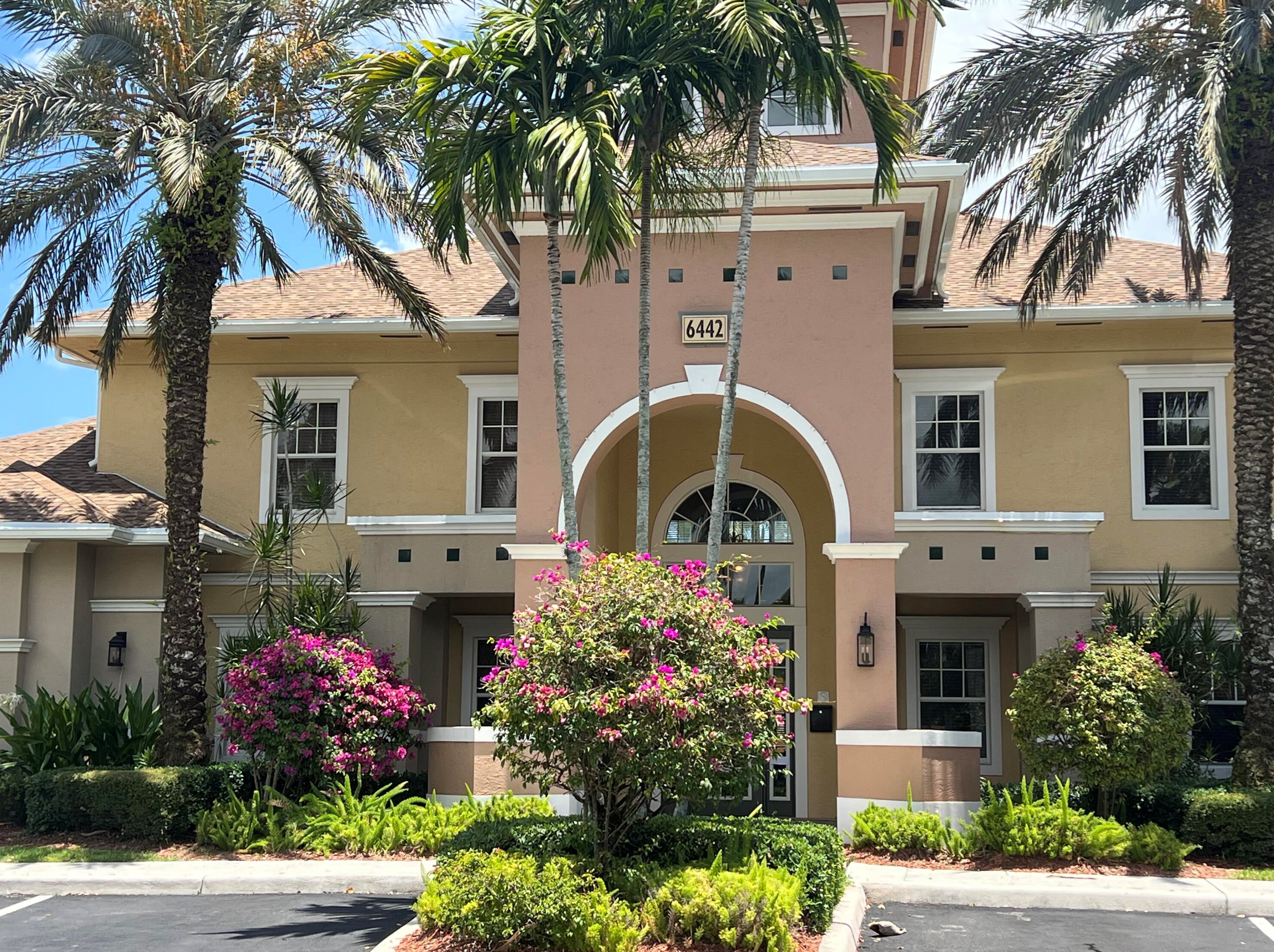 6394 Emerald Dunes Dr Apt 204, West Palm Beach, FL 33411