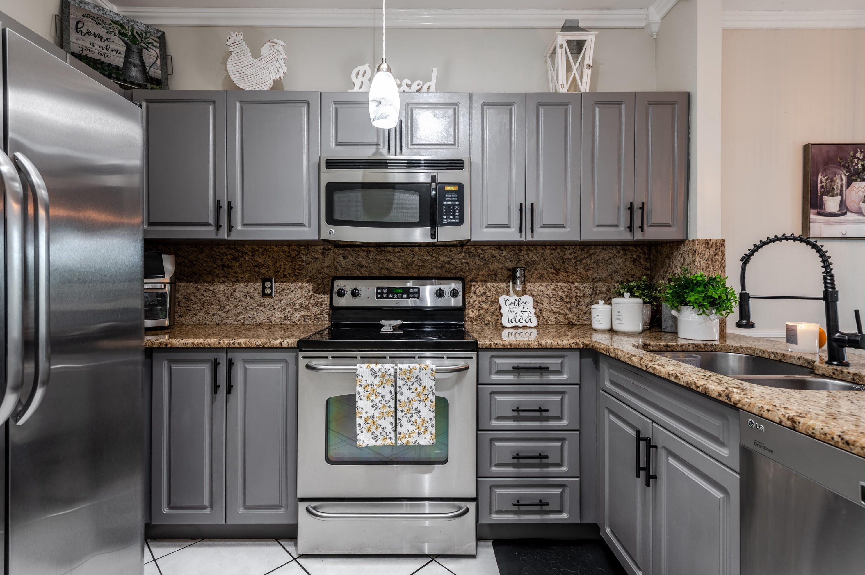 6025 Strawberry Lk Cir, Lake Worth FL  33463-6510 exterior