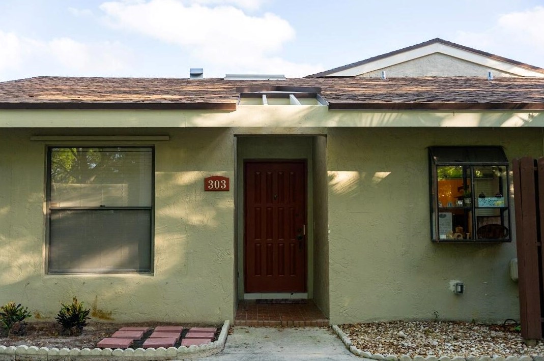 303 Meadows Dr, Boynton Beach, FL 33436-9161