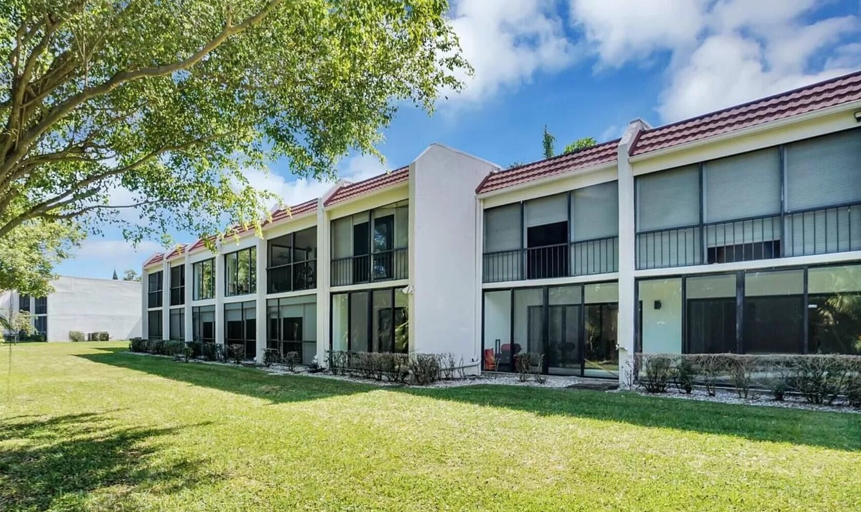 1639 Embassy Dr #202, West Palm Beach, FL 33401