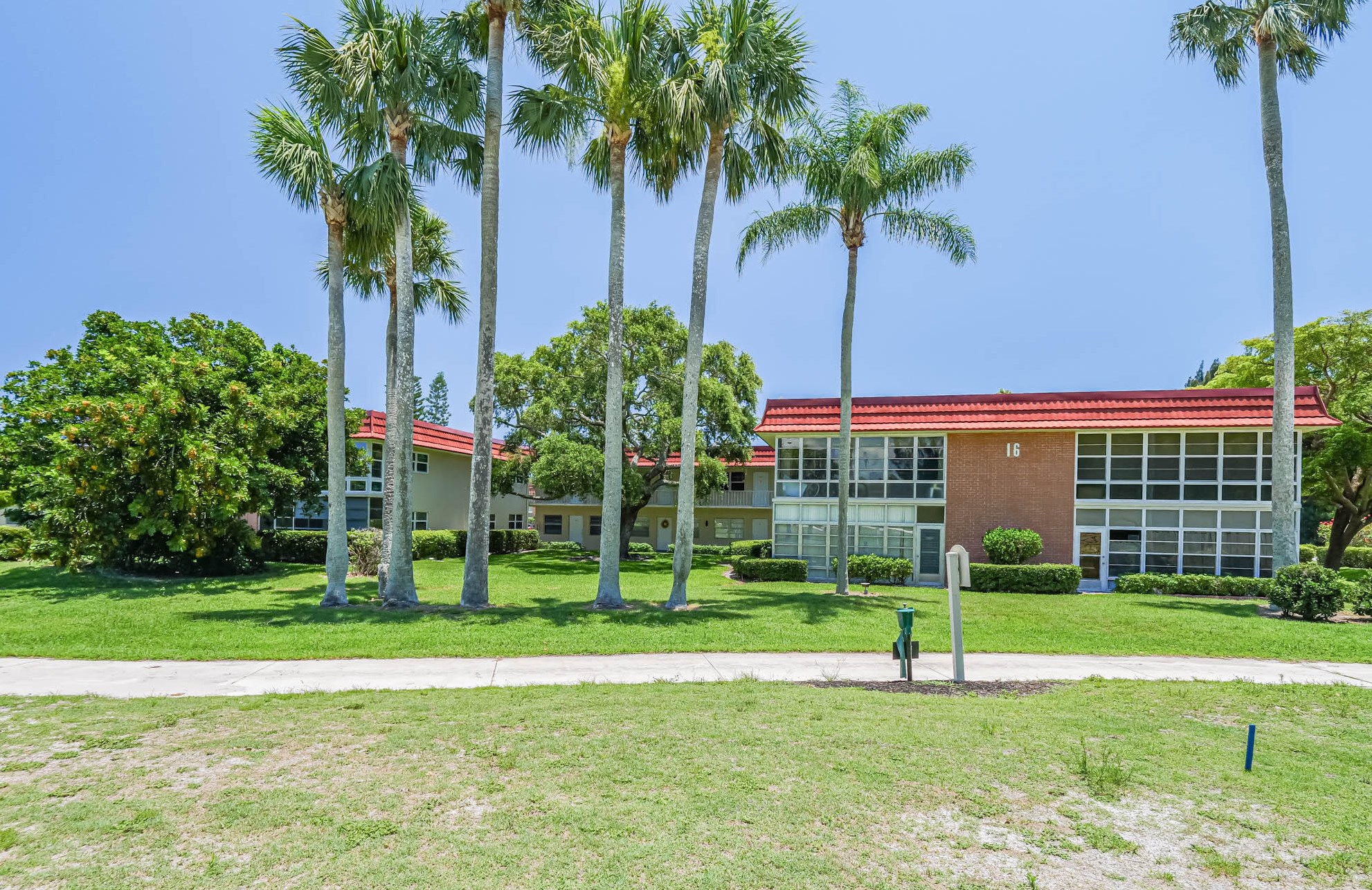 16 Vista Palm Ln, Vero Beach, FL 32962-0830