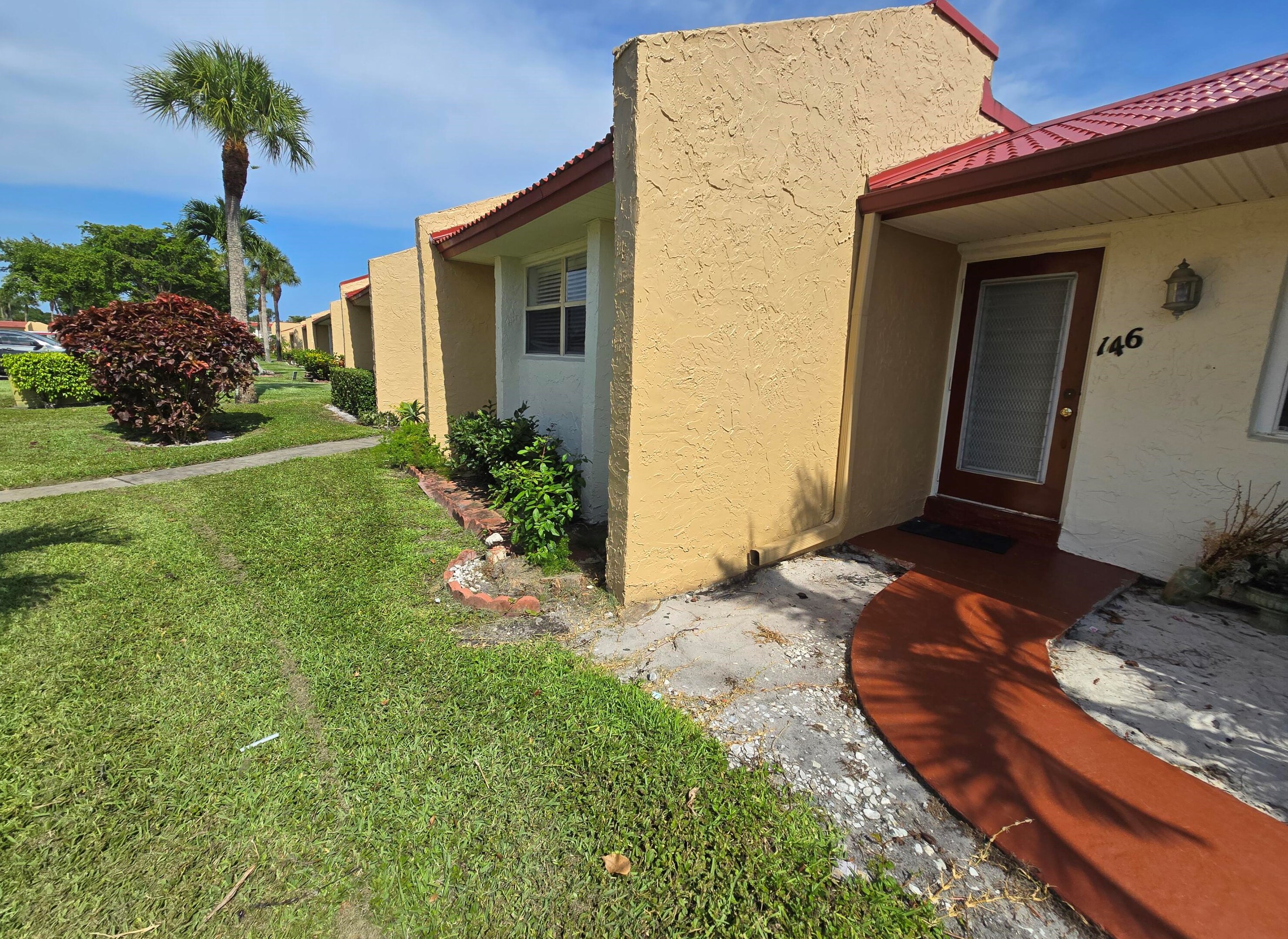 146 Lake Anne Dr, West Palm Beach, FL 33411-2140