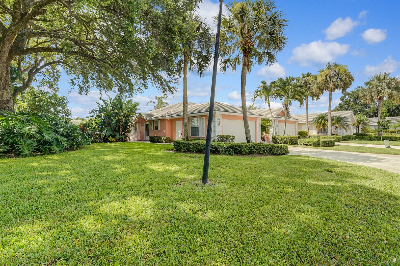 4170 Royal Oak Dr, West Palm Beach, FL 33410-6381