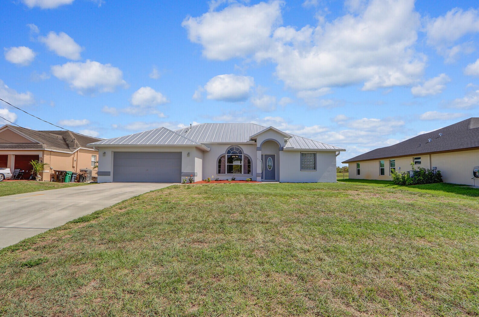 516 Bradshaw Cir, Fort Pierce FL  34953-5536 exterior