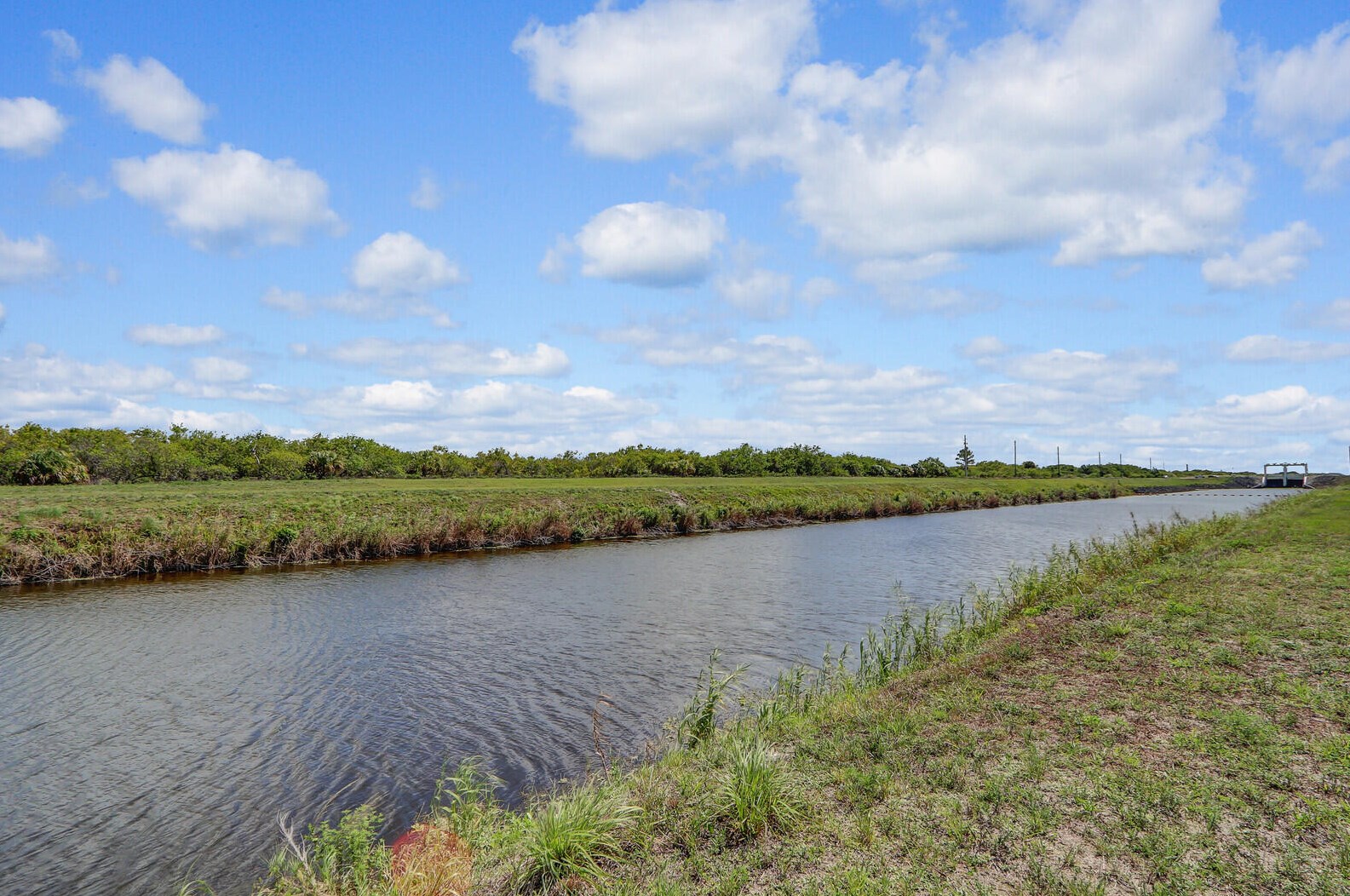 516 Bradshaw Cir, Fort Pierce FL  34953-5539 exterior