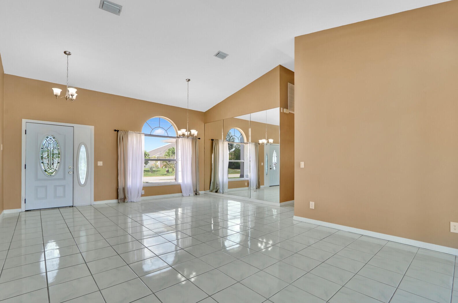 516 Bradshaw Cir, Fort Pierce FL  34953-5539 exterior