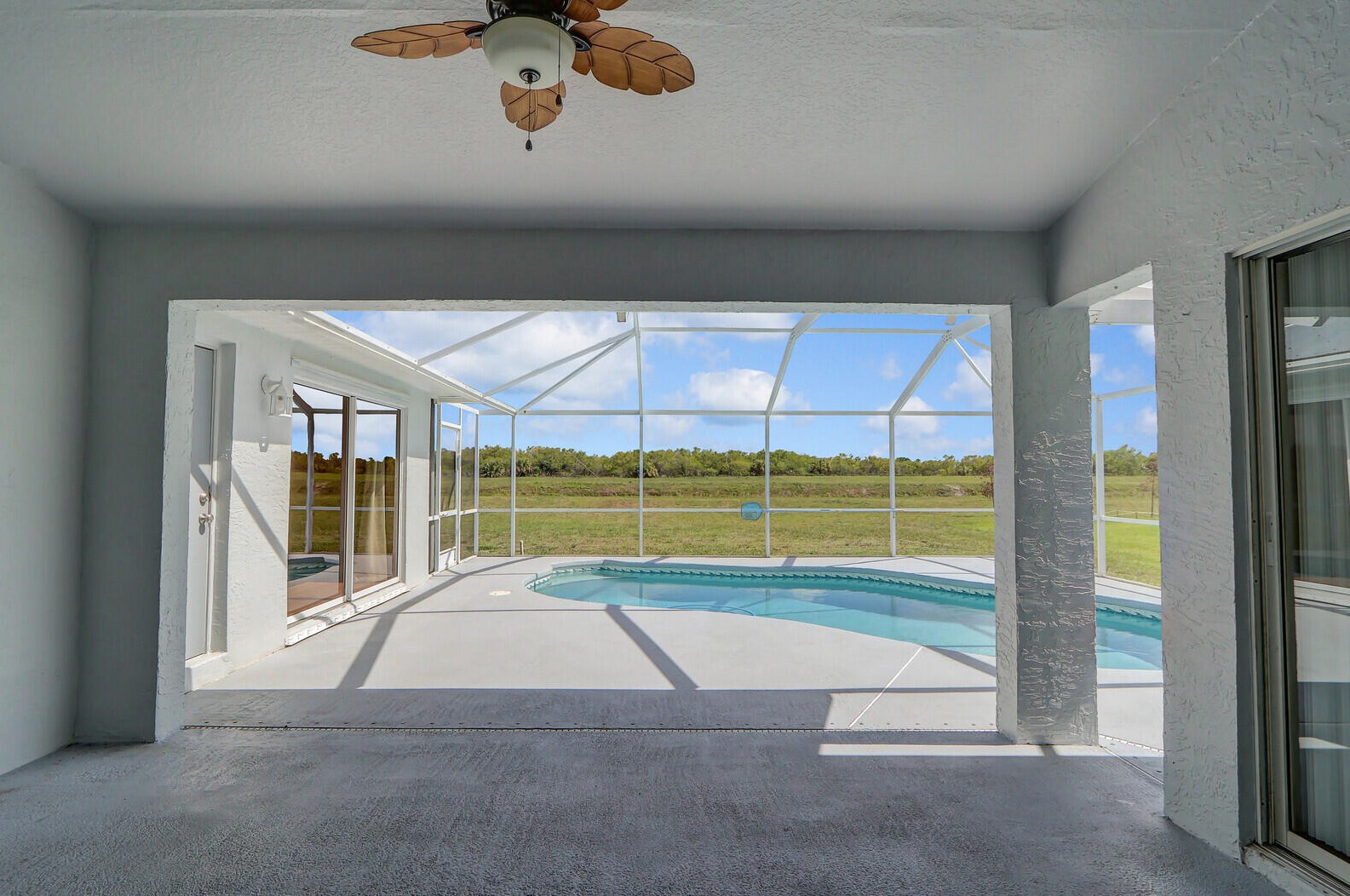 516 Bradshaw Cir, Fort Pierce FL  34953-5539 exterior