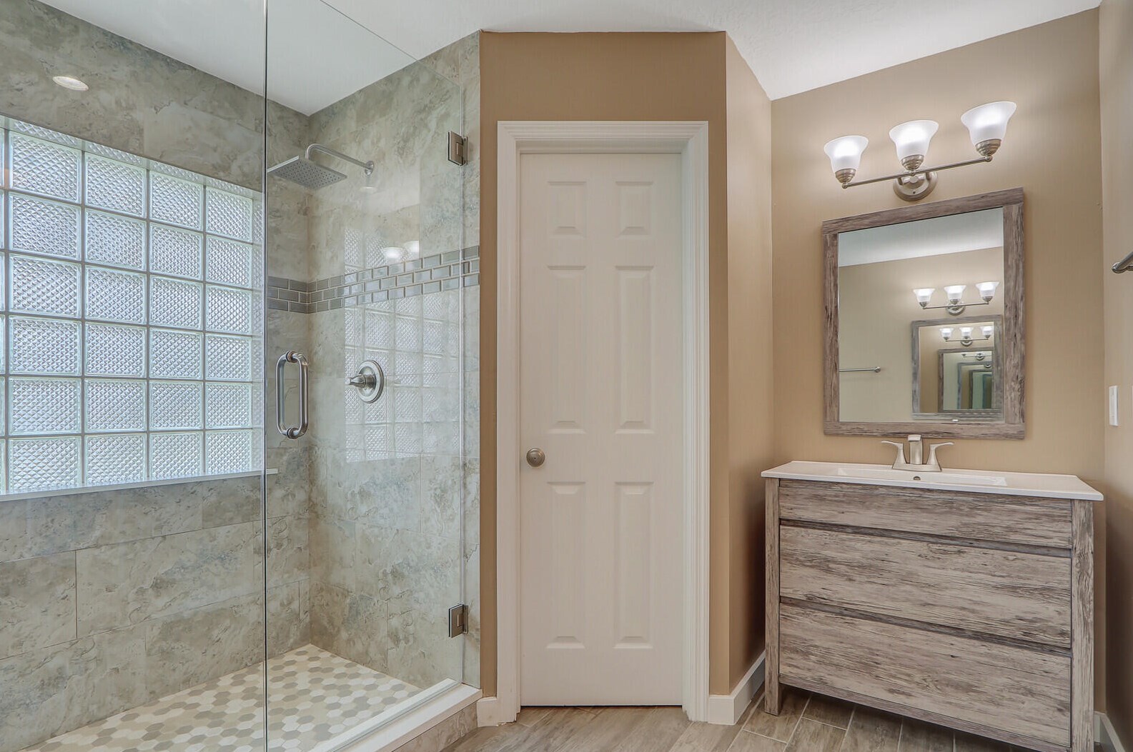 516 Bradshaw Cir, Fort Pierce FL  34953-5539 exterior