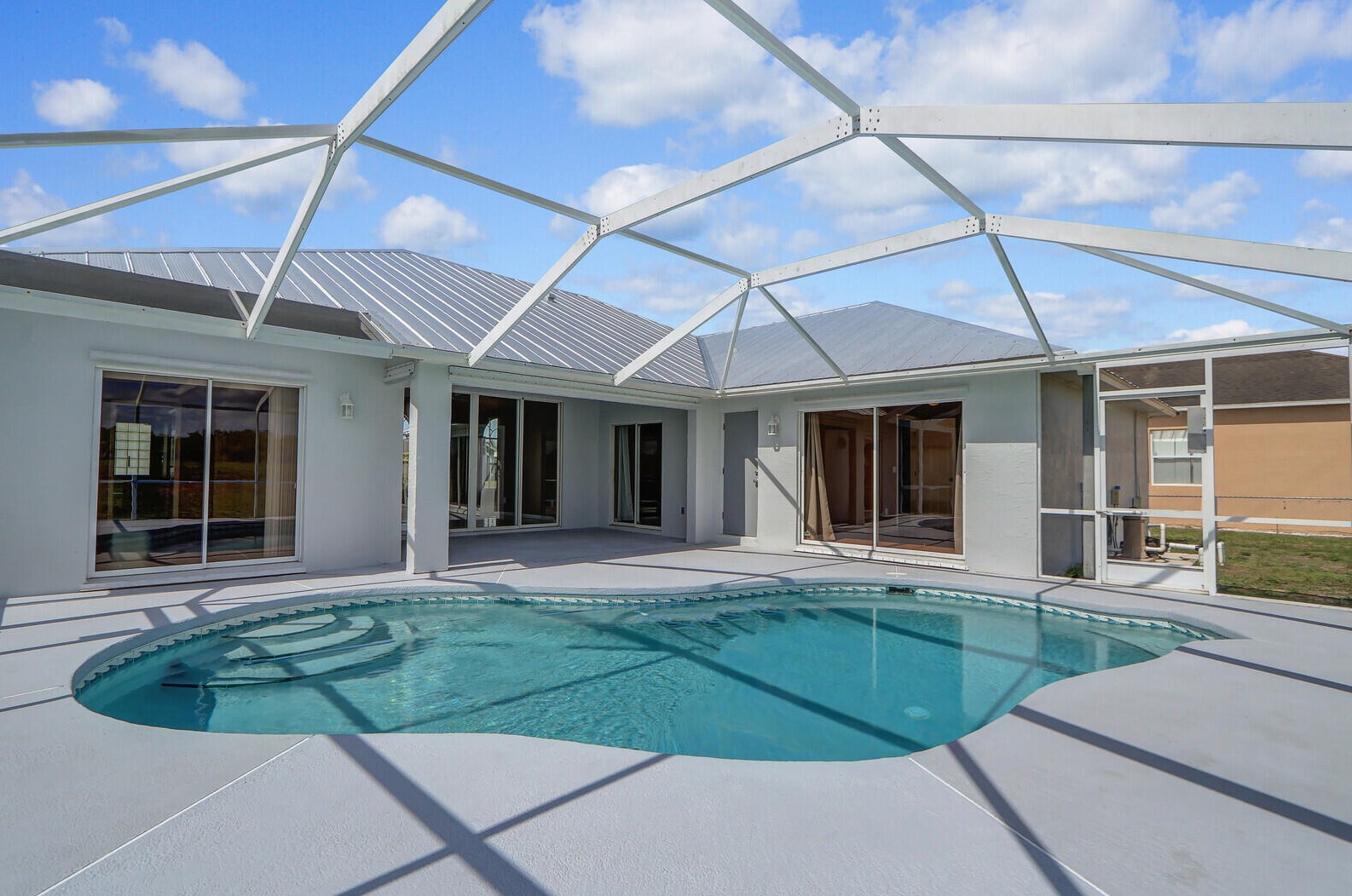 516 Bradshaw Cir, Fort Pierce FL  34953-5539 exterior