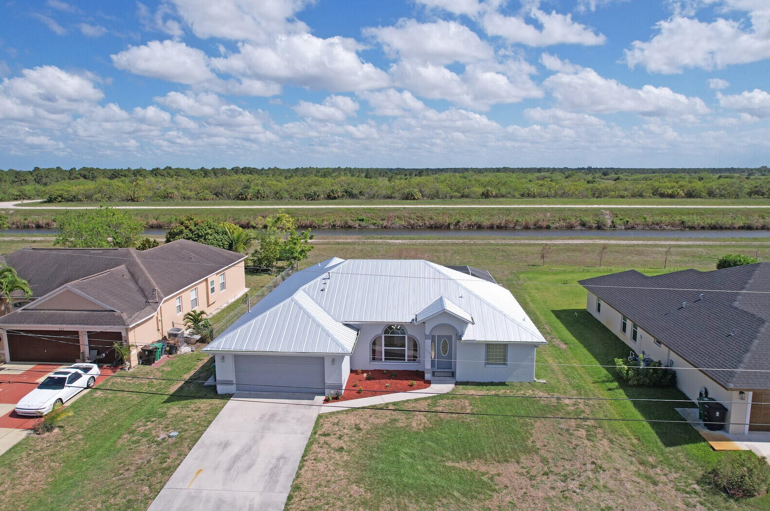 516 Bradshaw Cir, Fort Pierce FL  34953-5539 exterior