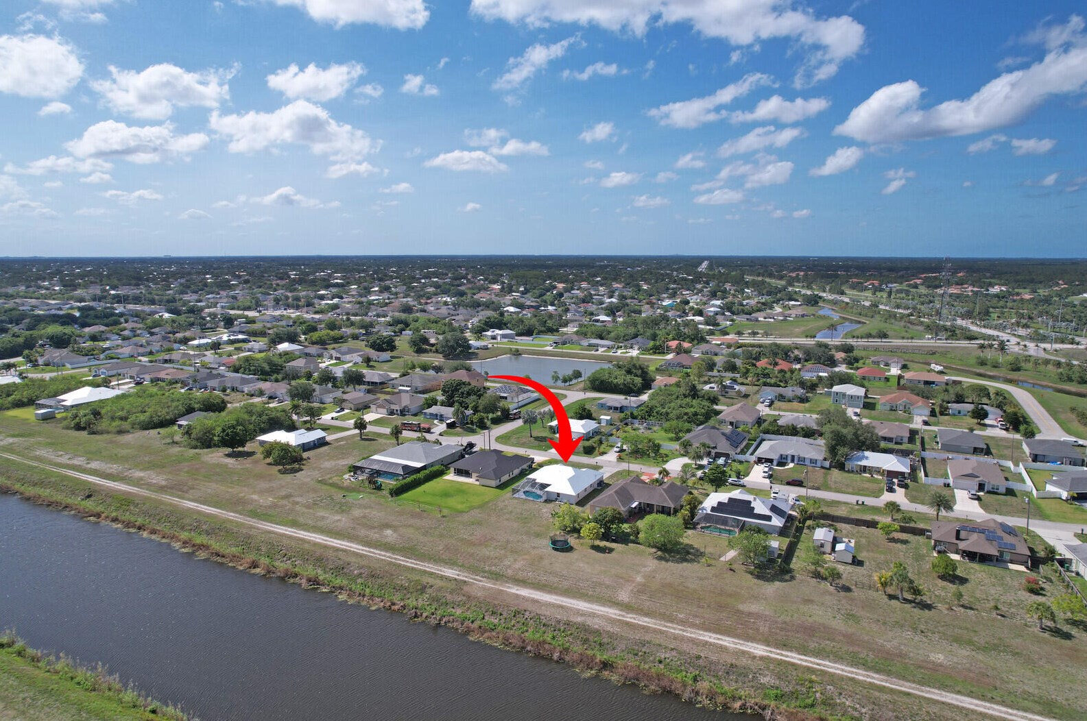 516 Bradshaw Cir, Fort Pierce FL  34953-5539 exterior