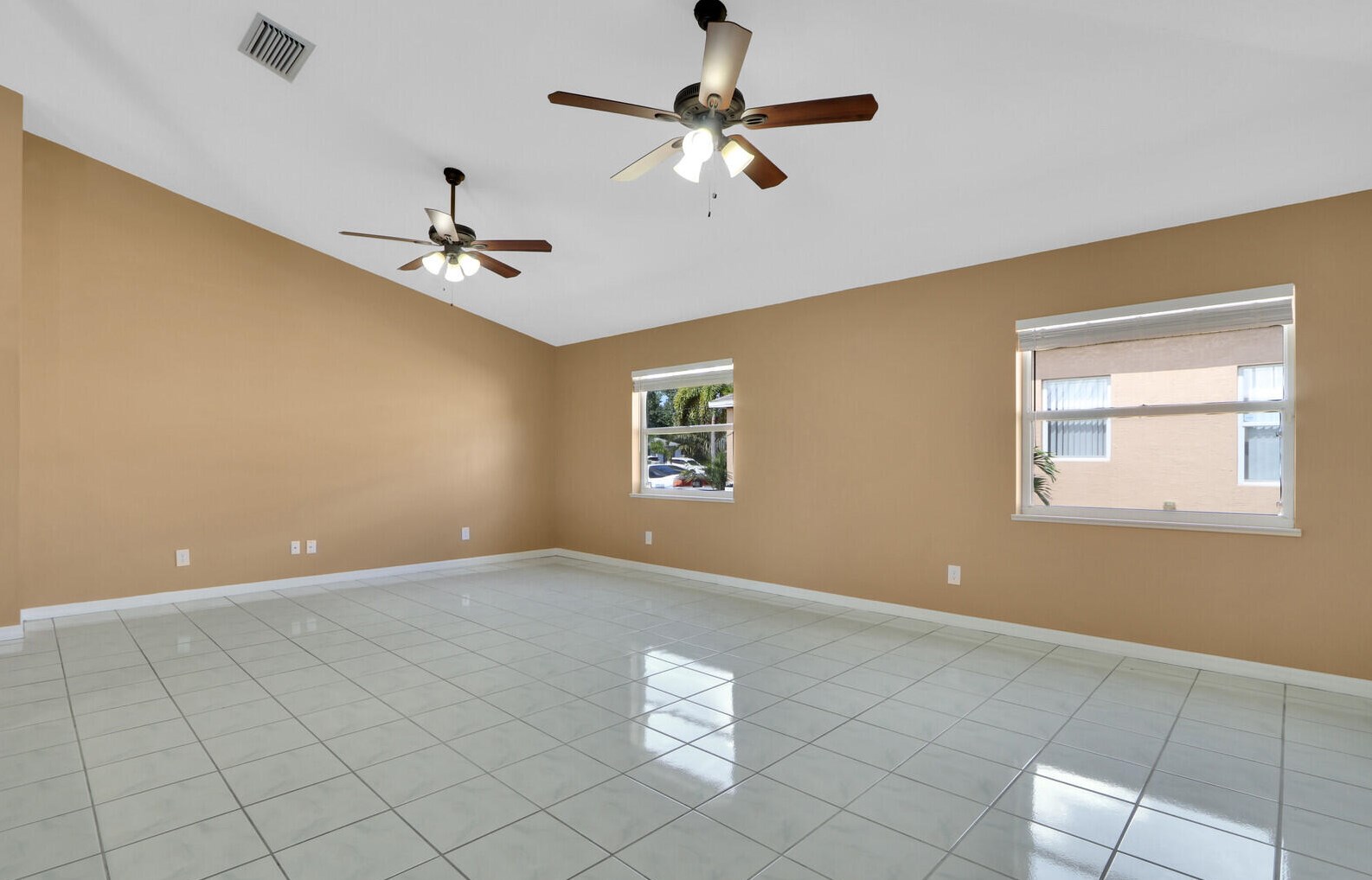 516 Bradshaw Cir, Fort Pierce FL  34953-5539 exterior