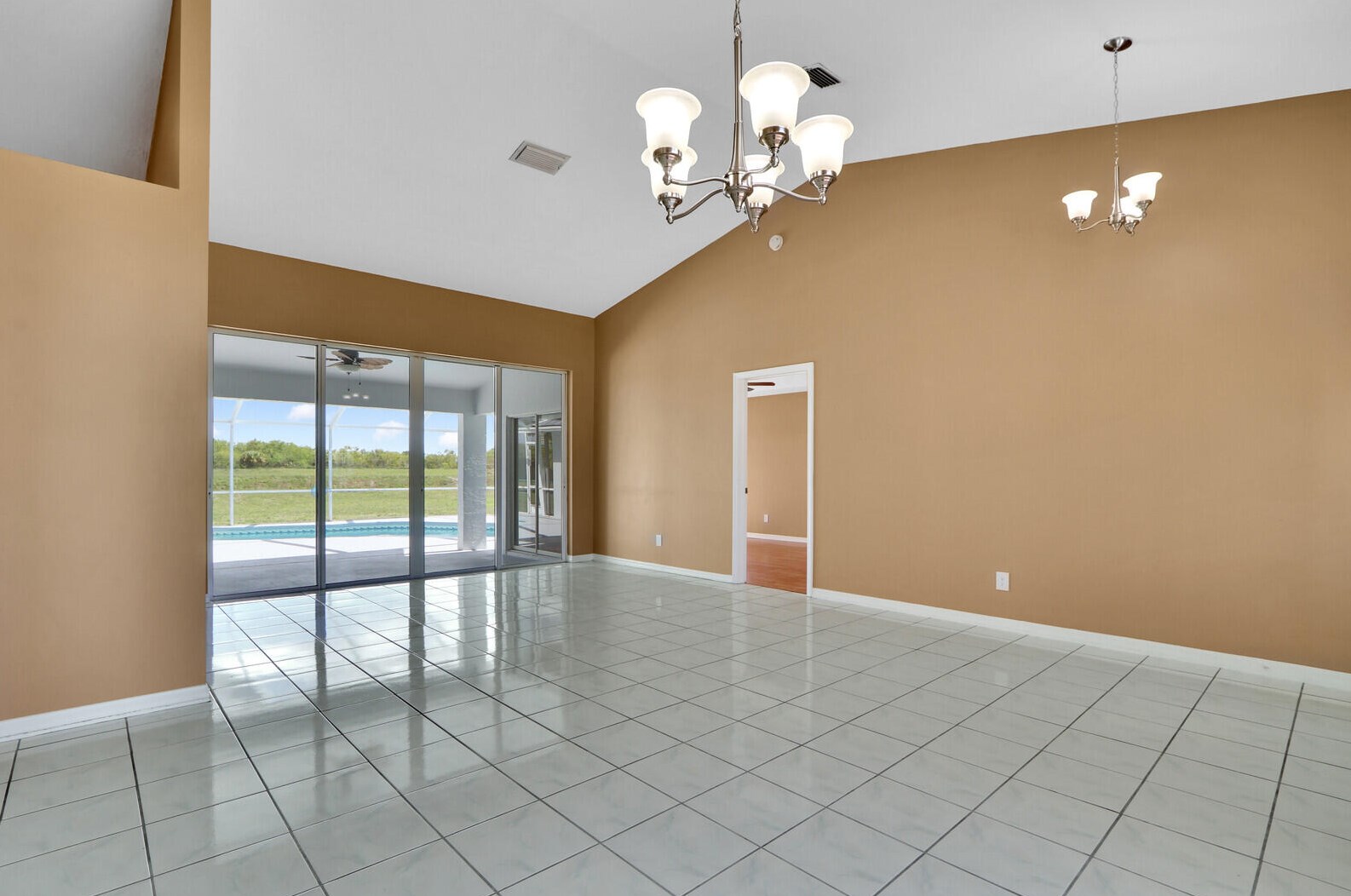 516 Bradshaw Cir, Fort Pierce FL  34953-5539 exterior